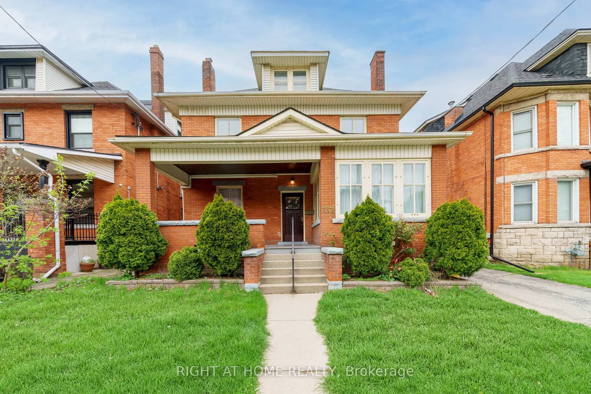 Front of 132 Holton Avenue S