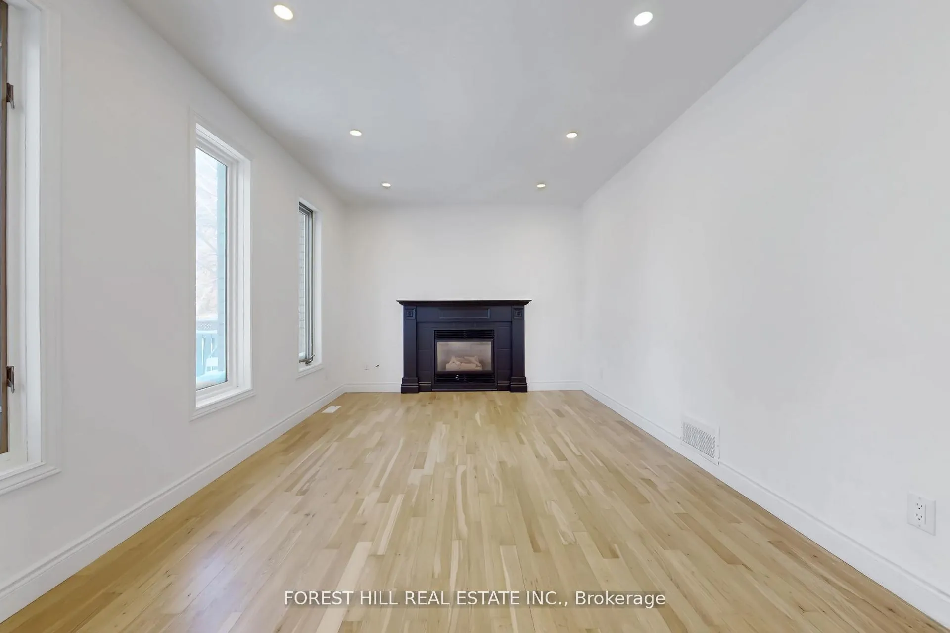 Photo 5 of 683 Willow Road, Guelph, Willow West/Sugarbush/West Acres — HOMEH