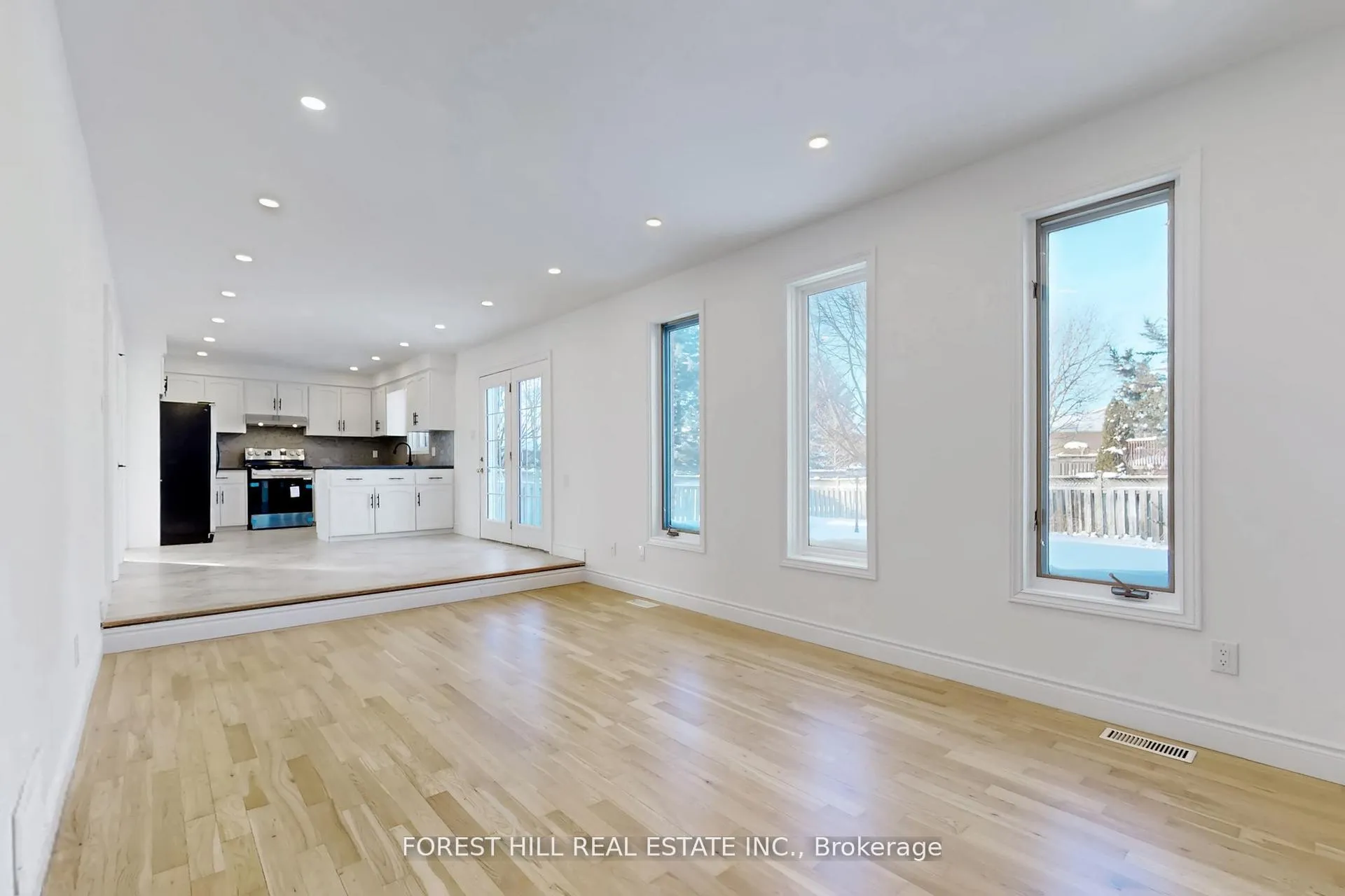 Photo 6 of 683 Willow Road, Guelph, Willow West/Sugarbush/West Acres — HOMEH