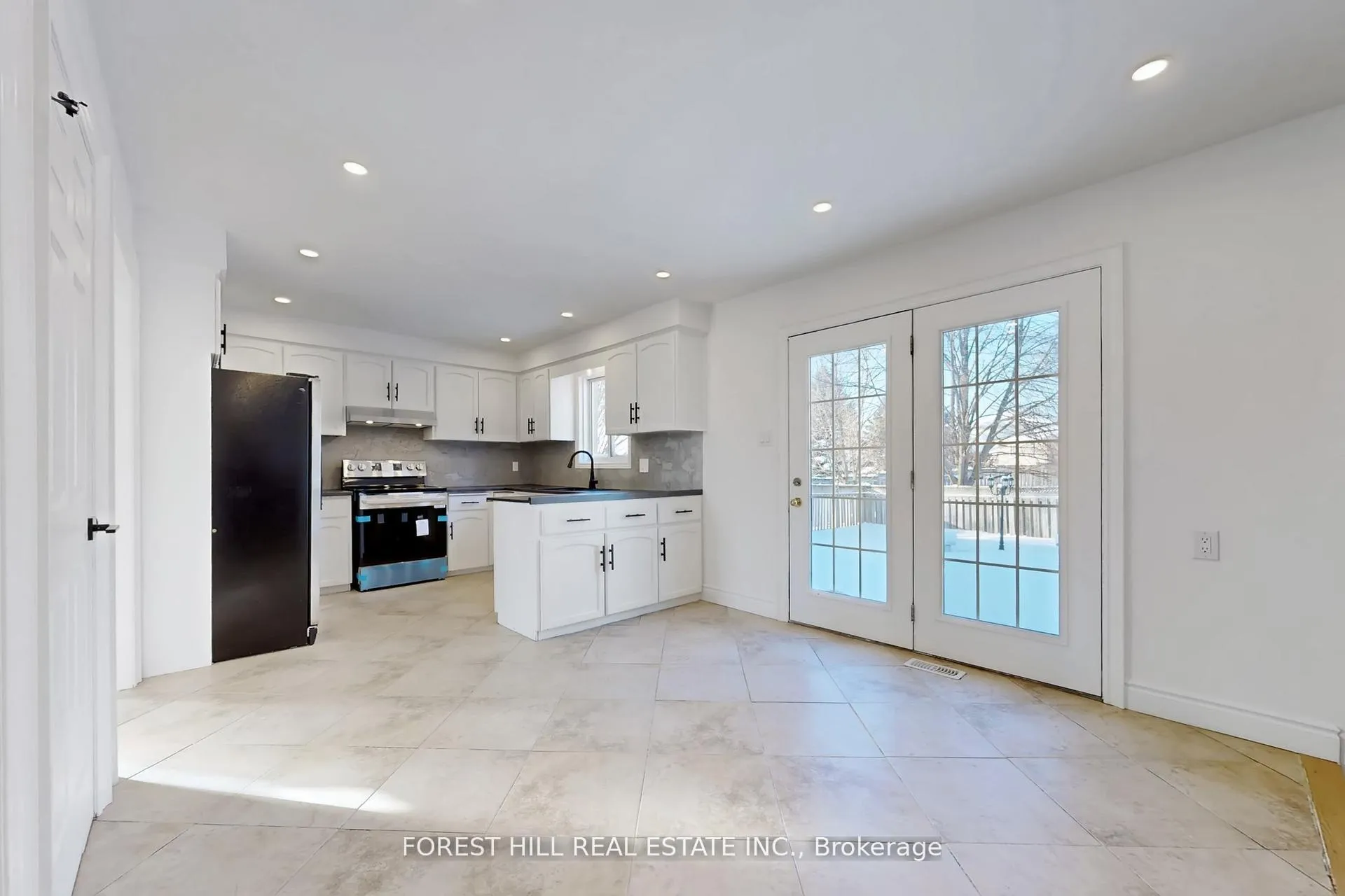 Photo 10 of 683 Willow Road, Guelph, Willow West/Sugarbush/West Acres — HOMEH