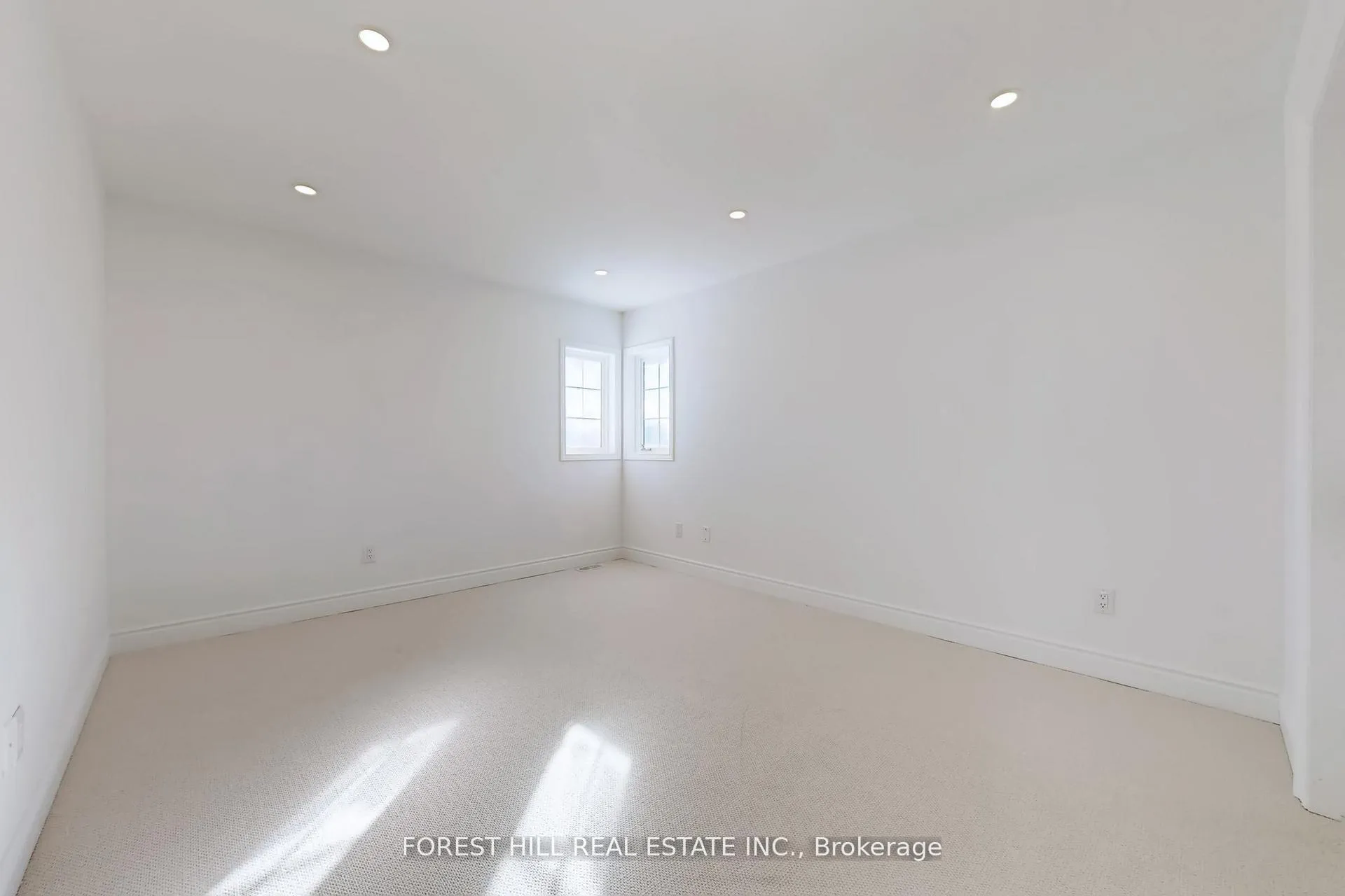 Photo 16 of 683 Willow Road, Guelph, Willow West/Sugarbush/West Acres — HOMEH