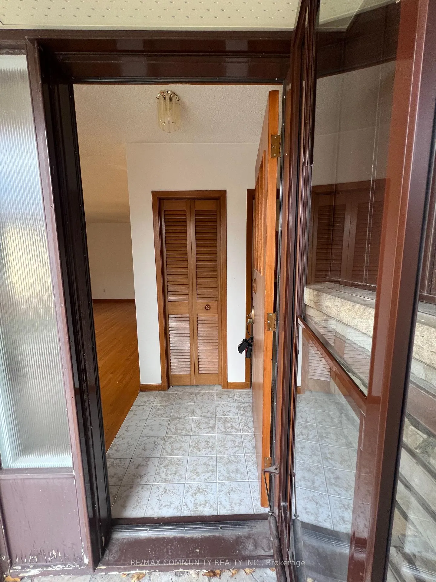 Photo 3 of Unit Main, 583 Annapolis Avenue, Oshawa, McLaughlin — HOMEH