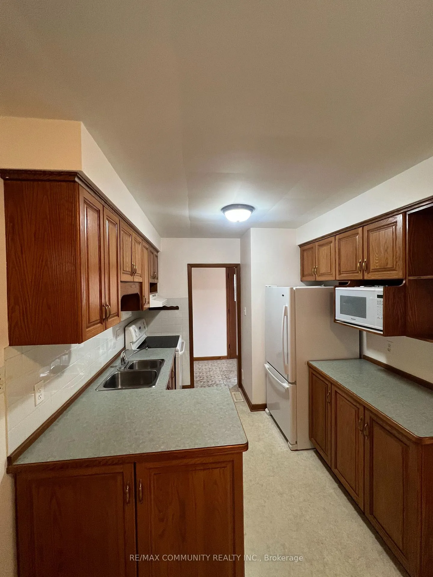 Photo 5 of Unit Main, 583 Annapolis Avenue, Oshawa, McLaughlin — HOMEH
