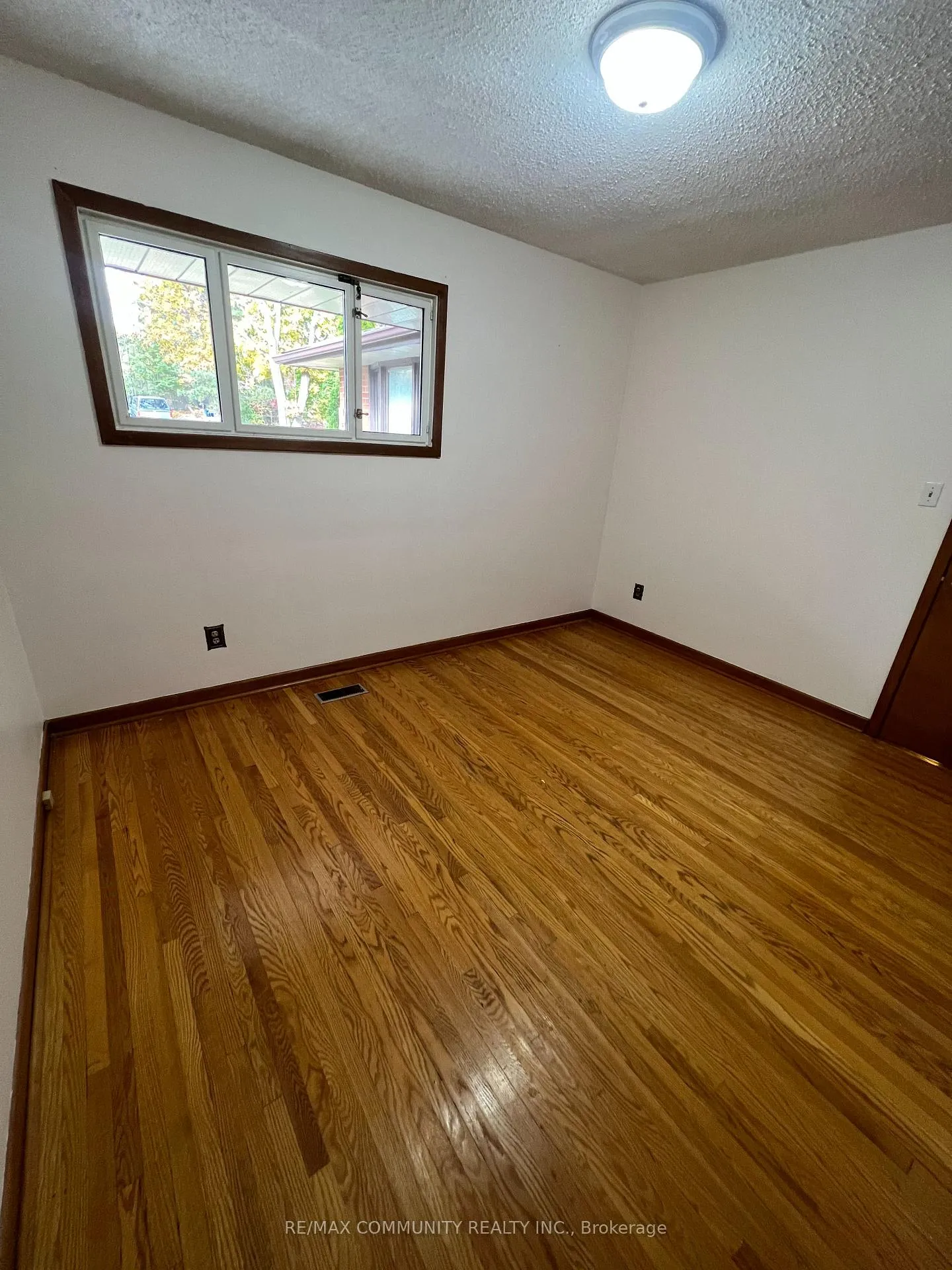 Photo 6 of Unit Main, 583 Annapolis Avenue, Oshawa, McLaughlin — HOMEH