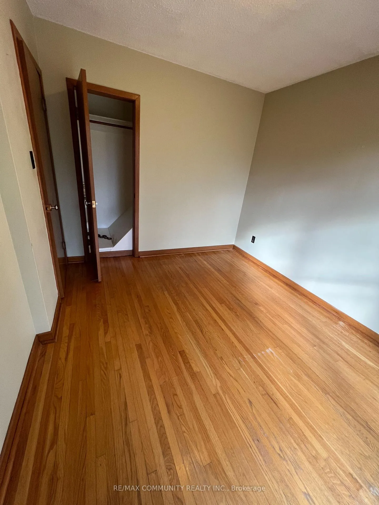 Photo 9 of Unit Main, 583 Annapolis Avenue, Oshawa, McLaughlin — HOMEH