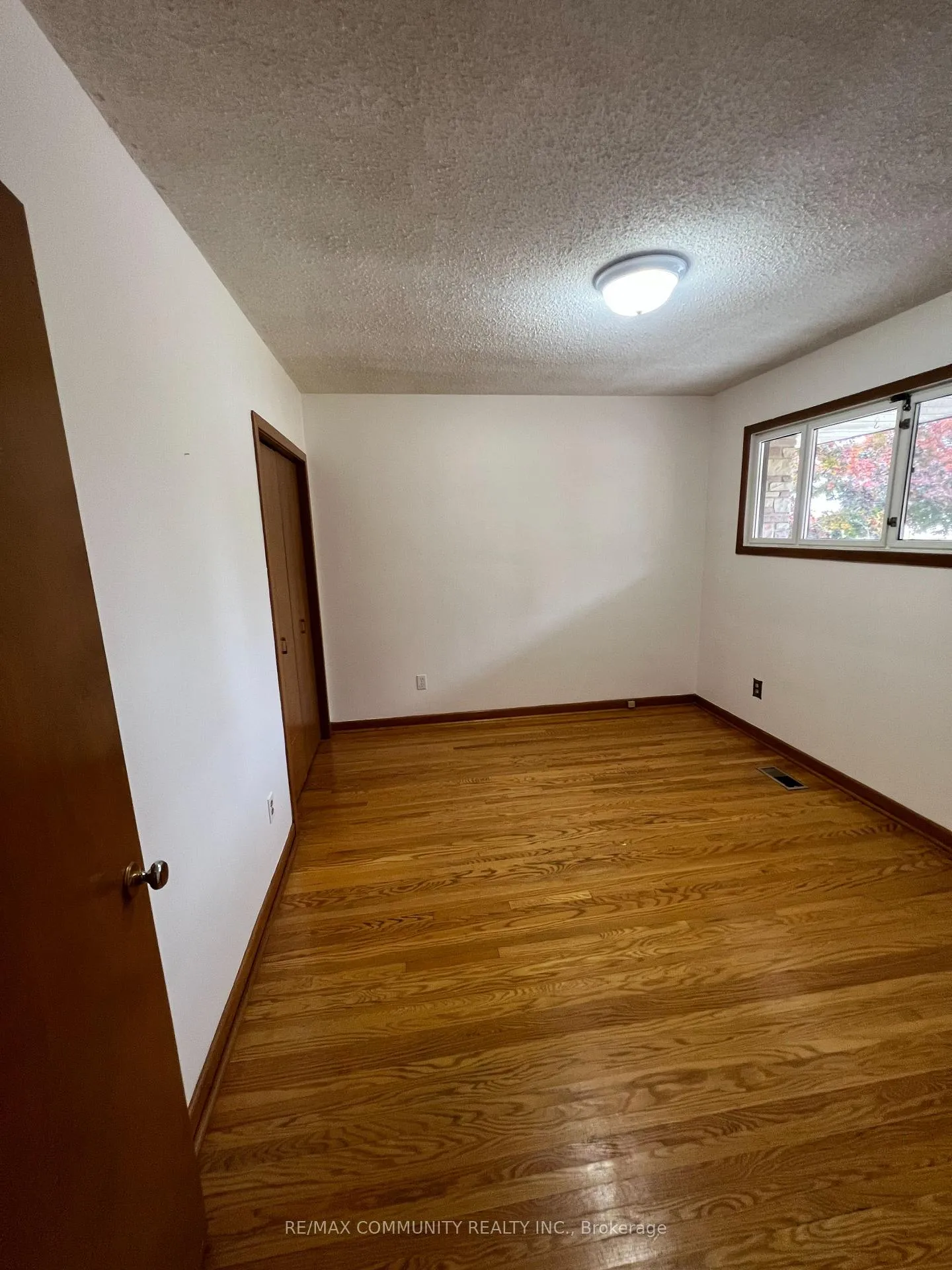 Photo 10 of Unit Main, 583 Annapolis Avenue, Oshawa, McLaughlin — HOMEH