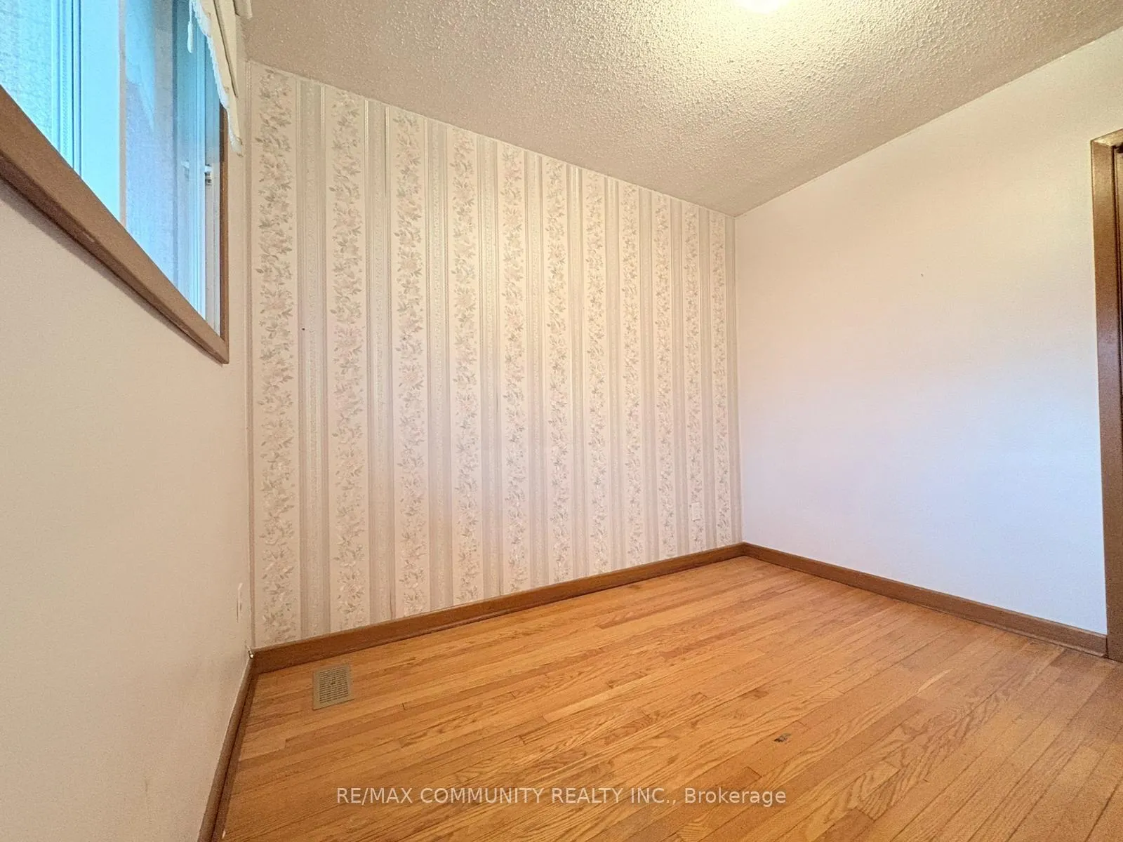 Photo 14 of Unit Main, 583 Annapolis Avenue, Oshawa, McLaughlin — HOMEH