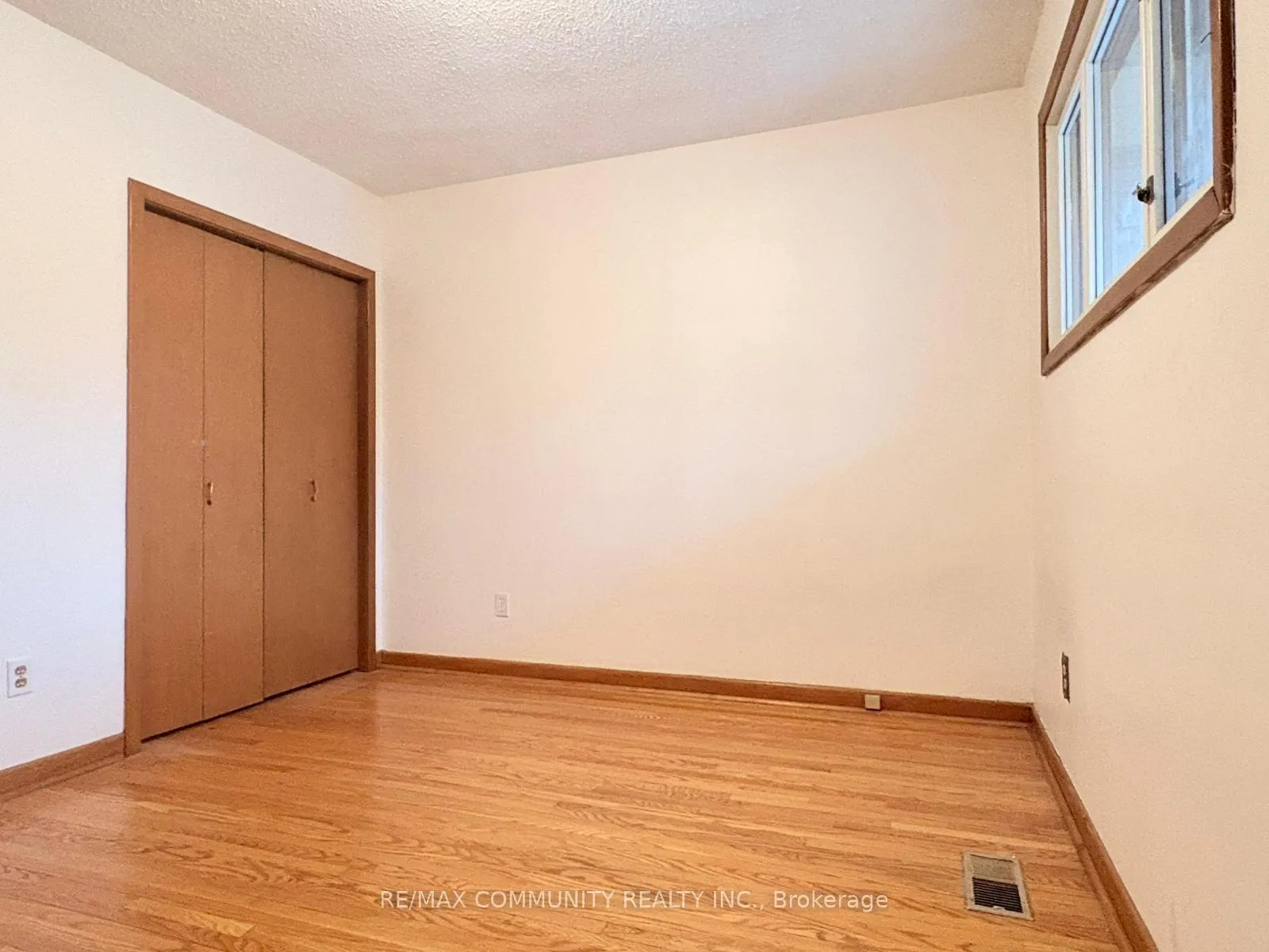 Photo 15 of Unit Main, 583 Annapolis Avenue, Oshawa, McLaughlin — HOMEH