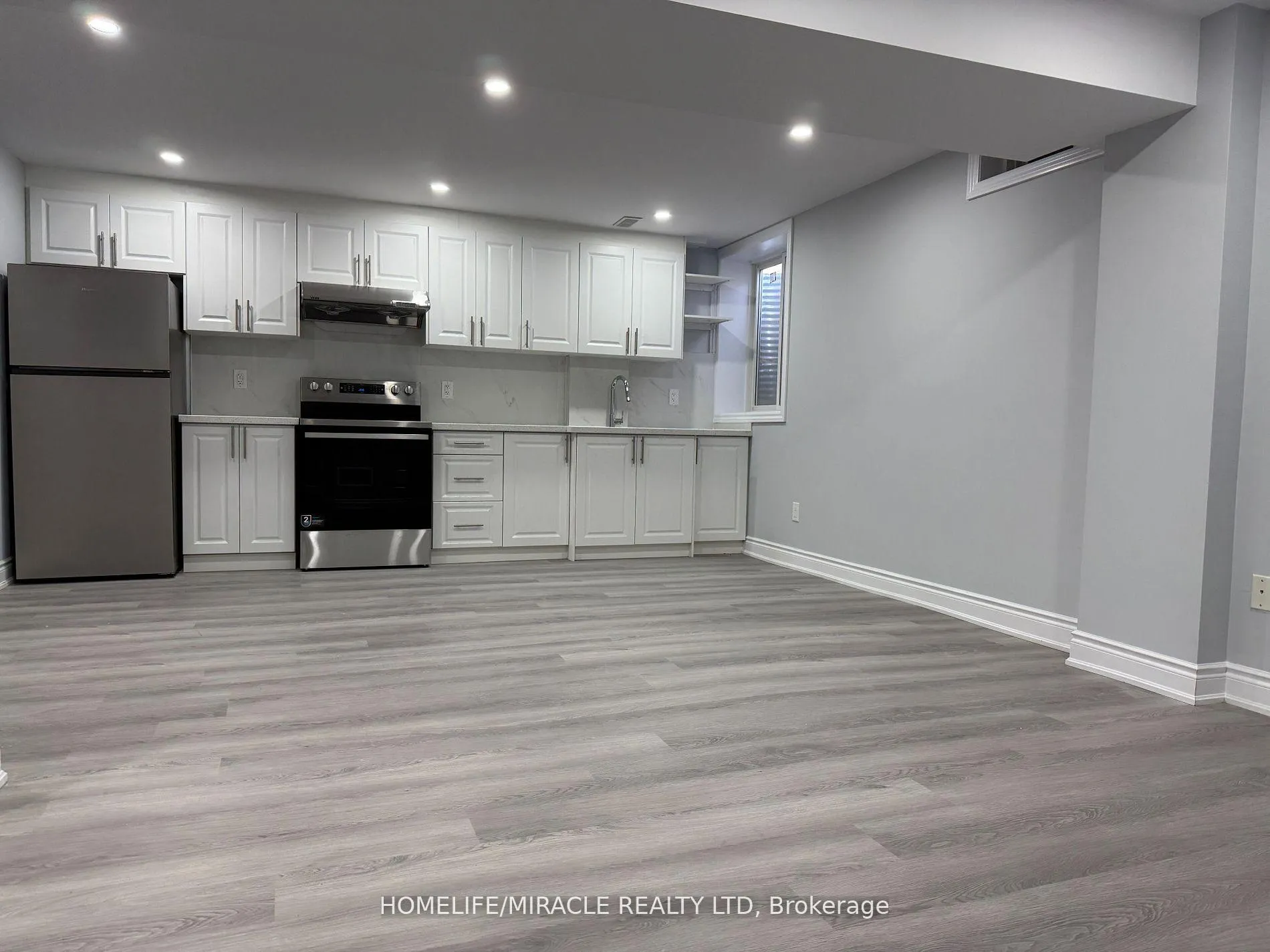 Photo 3 of 31 Flurry Circle, Brampton, Credit Valley — HOMEH
