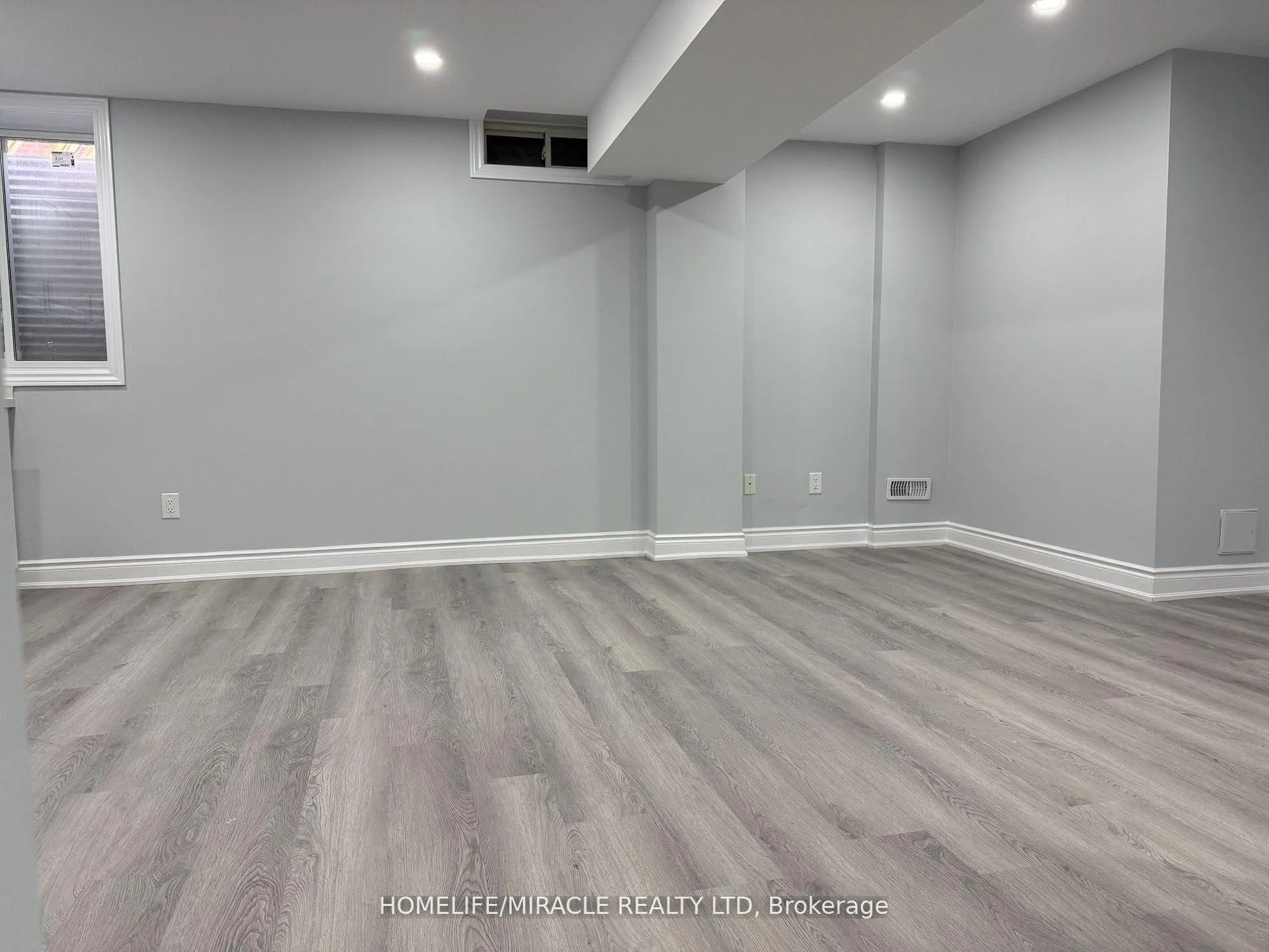 Photo 5 of 31 Flurry Circle, Brampton, Credit Valley — HOMEH