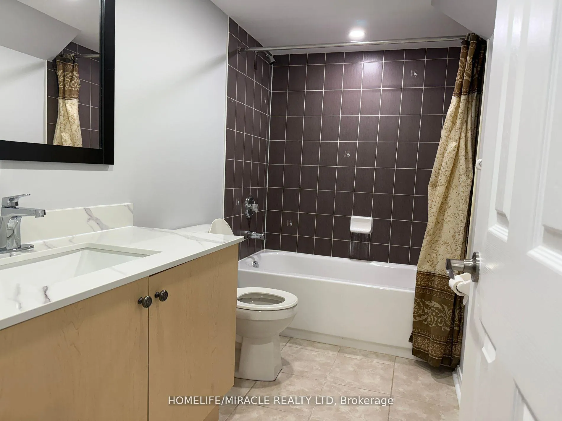 Photo 6 of 31 Flurry Circle, Brampton, Credit Valley — HOMEH