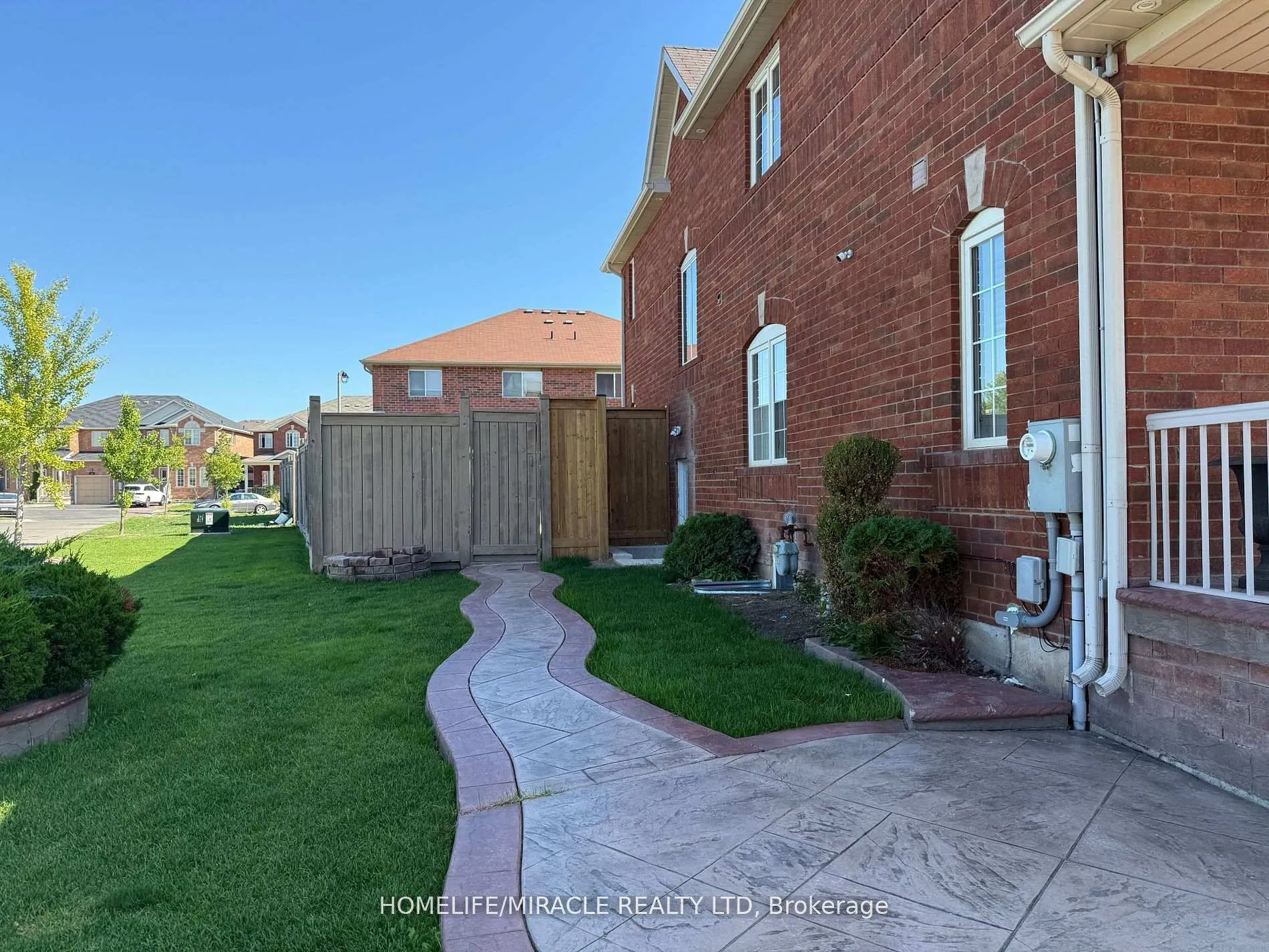 Photo 15 of 31 Flurry Circle, Brampton, Credit Valley — HOMEH