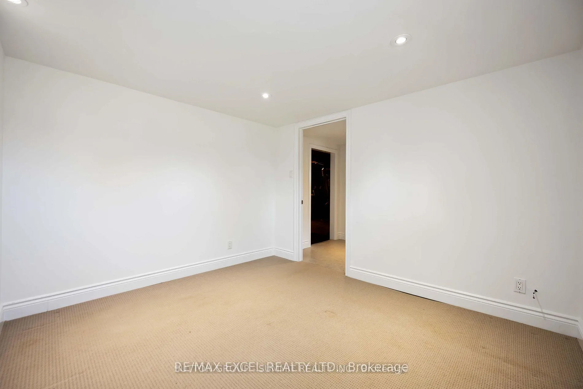 Photo 8 of 952 Oklahoma Drive, Pickering, West Shore — HOMEH