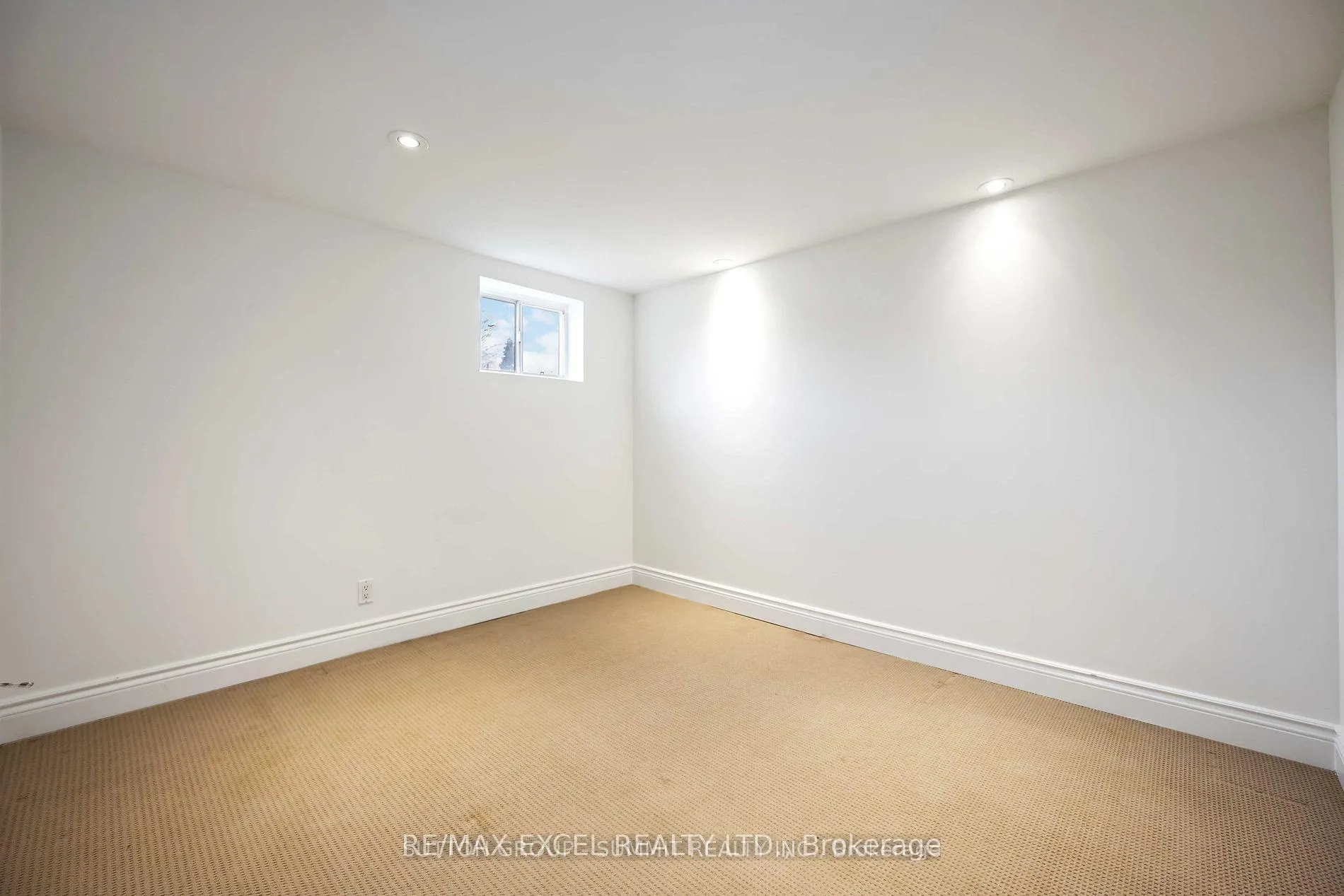 Photo 9 of 952 Oklahoma Drive, Pickering, West Shore — HOMEH