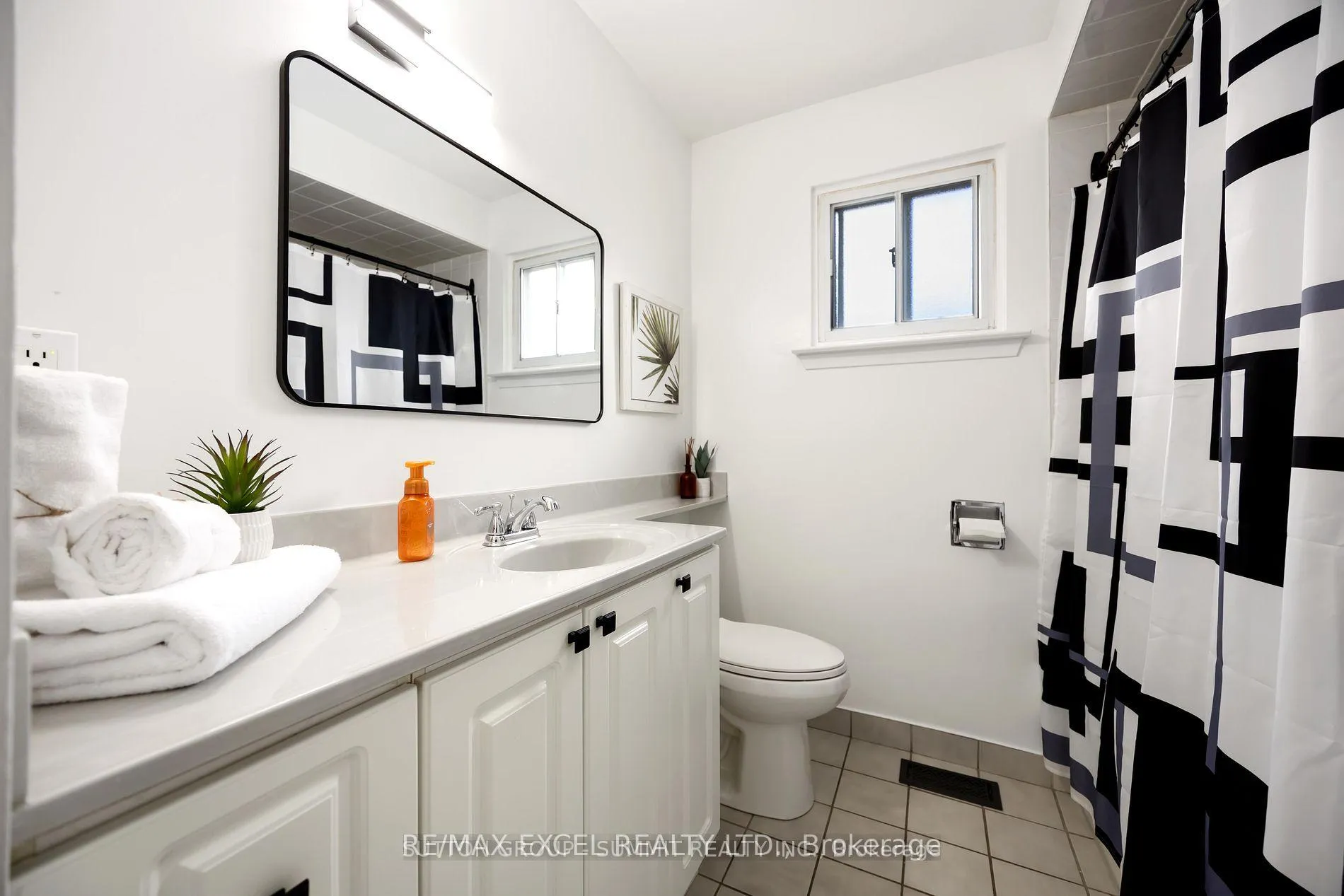 Photo 13 of 952 Oklahoma Drive, Pickering, West Shore — HOMEH
