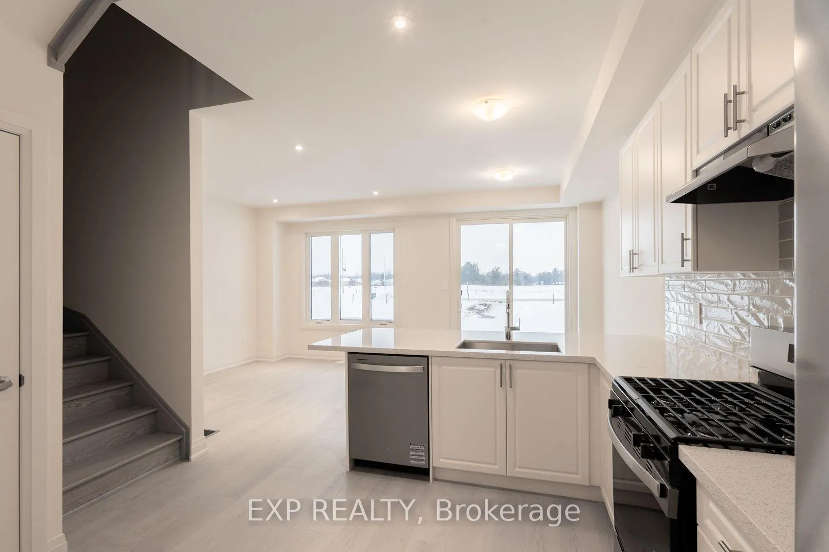 Photo 7 of 26 Stockholm Road, Barrie, Rural Barrie Southeast — HOMEH