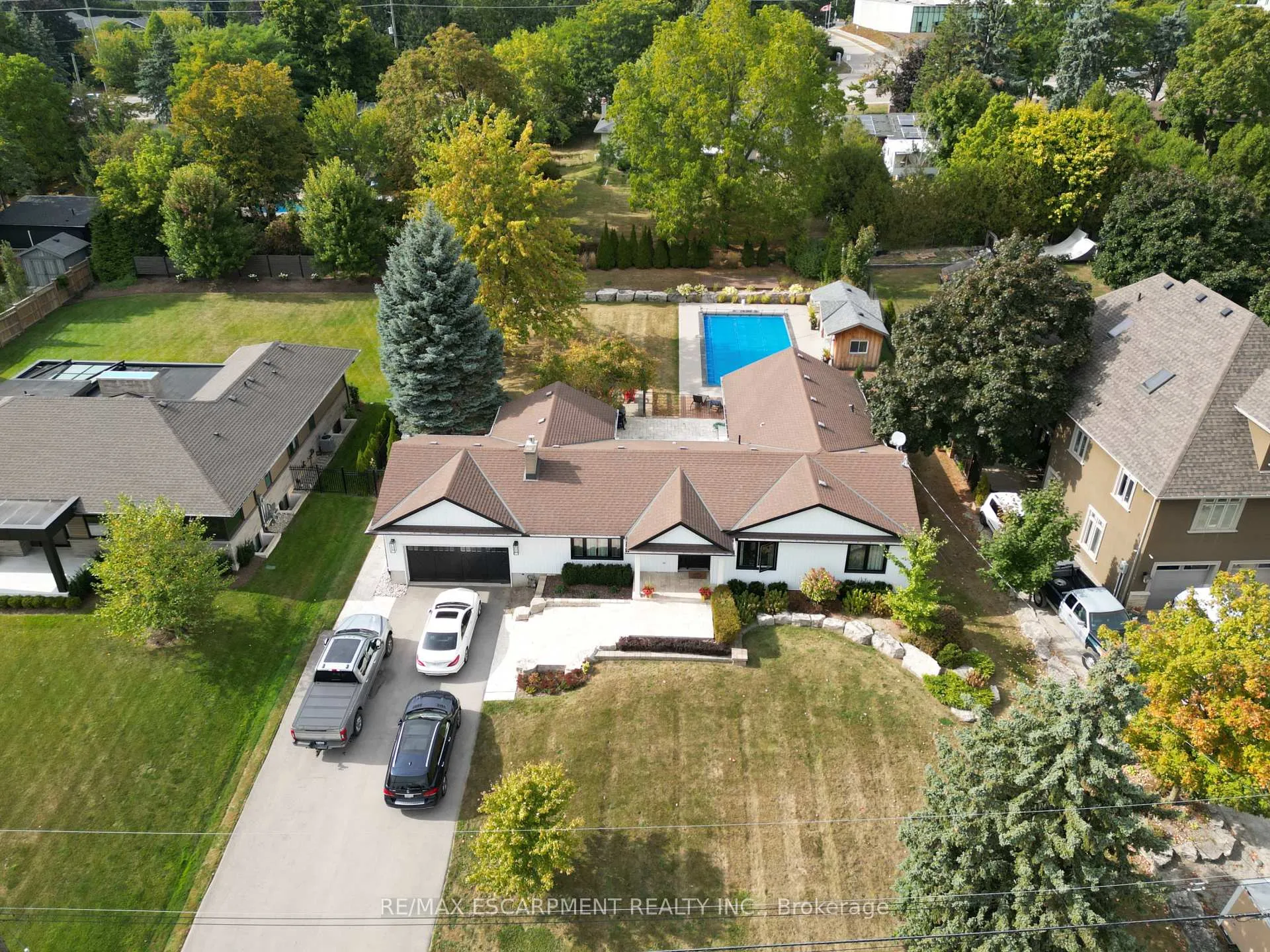 Photo 3 of 106 Overdale Avenue, Hamilton, Waterdown — HOMEH