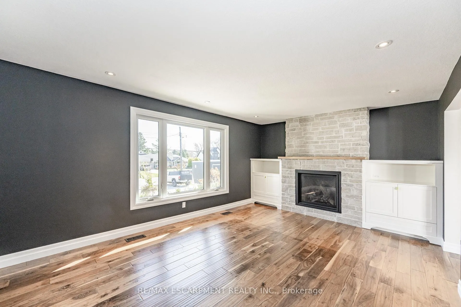 Photo 6 of 106 Overdale Avenue, Hamilton, Waterdown — HOMEH