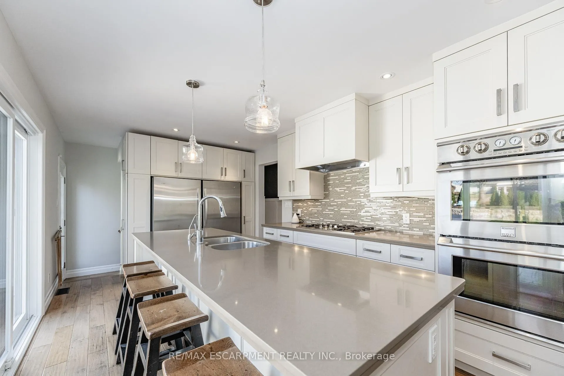 Photo 7 of 106 Overdale Avenue, Hamilton, Waterdown — HOMEH