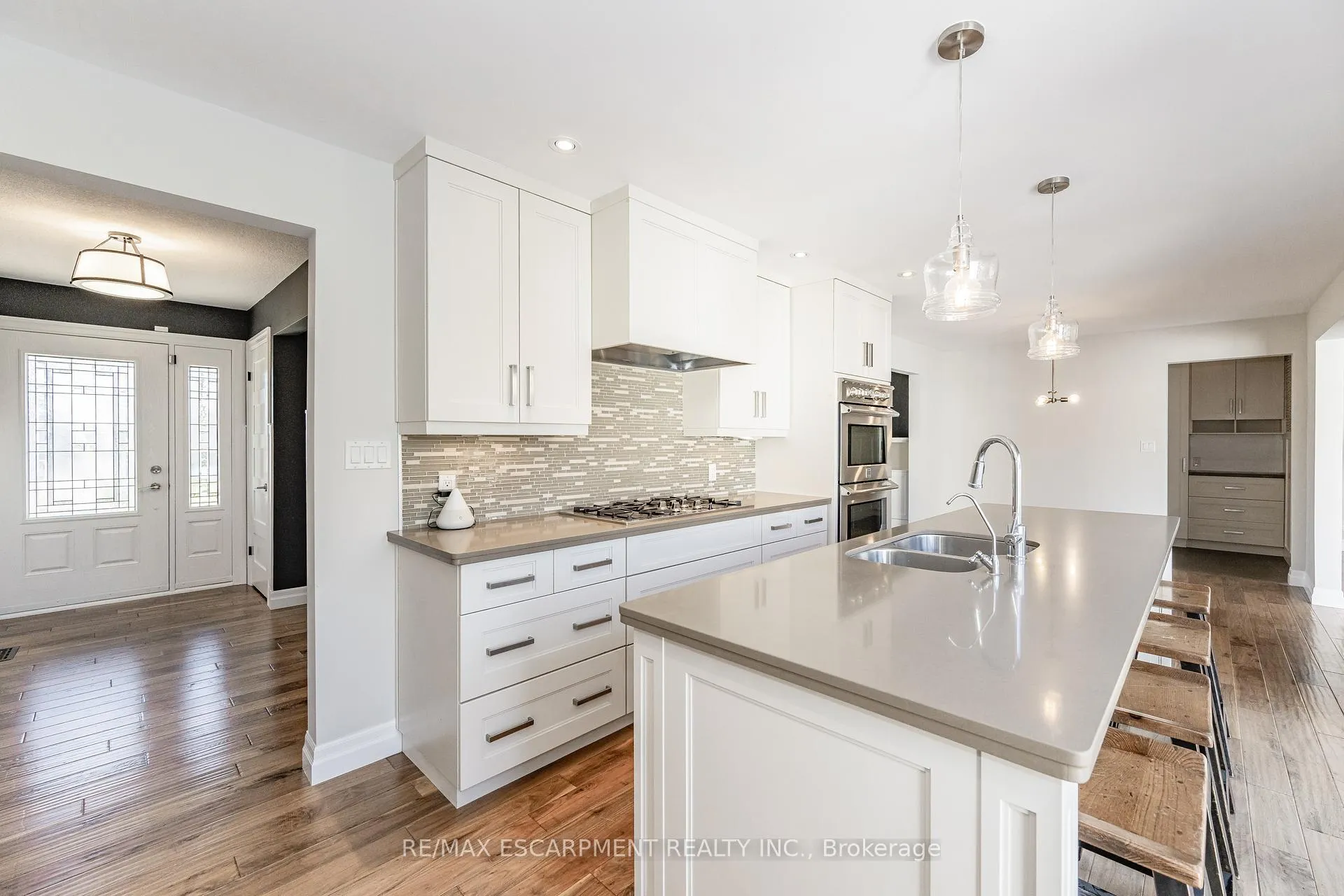 Photo 8 of 106 Overdale Avenue, Hamilton, Waterdown — HOMEH