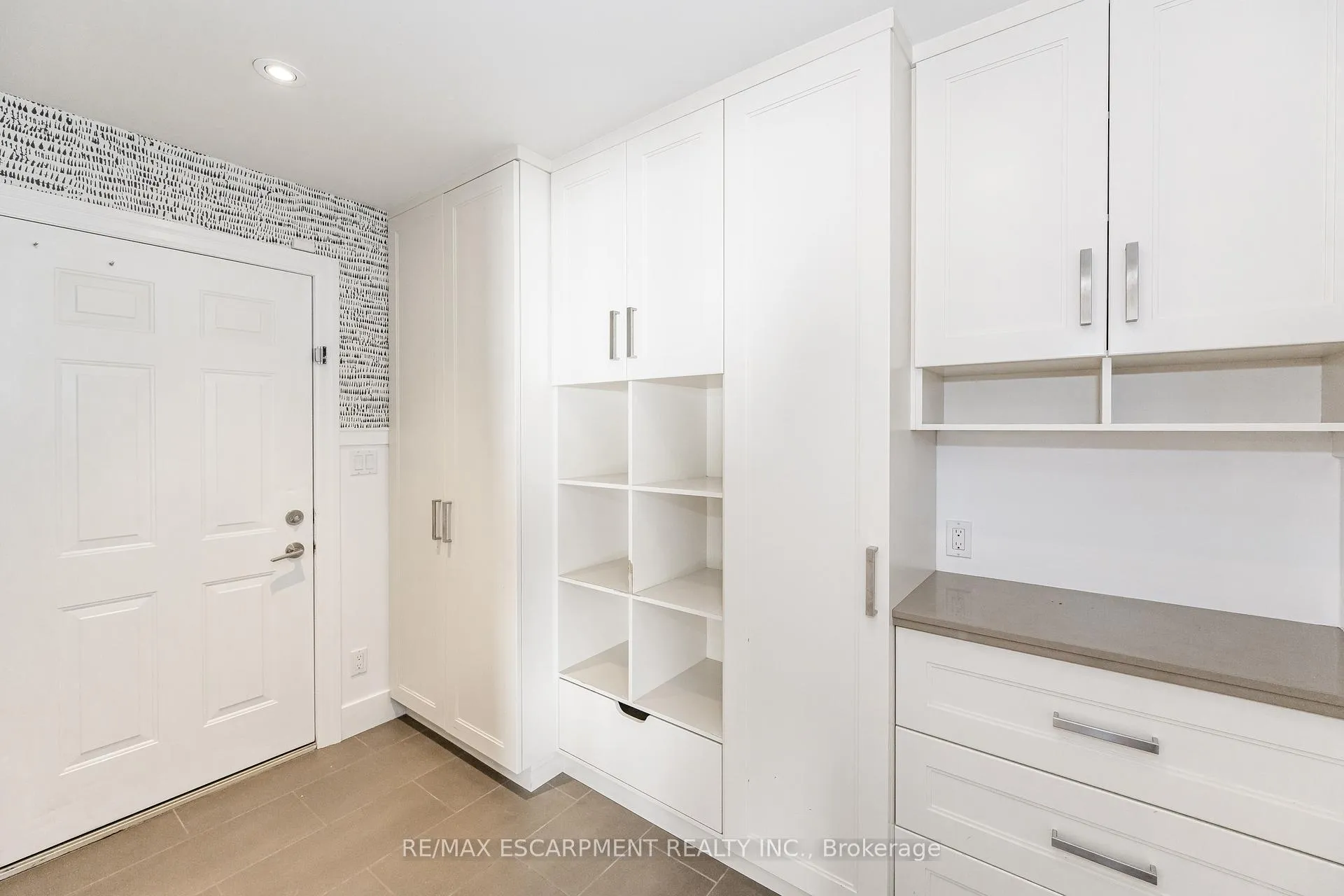 Photo 9 of 106 Overdale Avenue, Hamilton, Waterdown — HOMEH