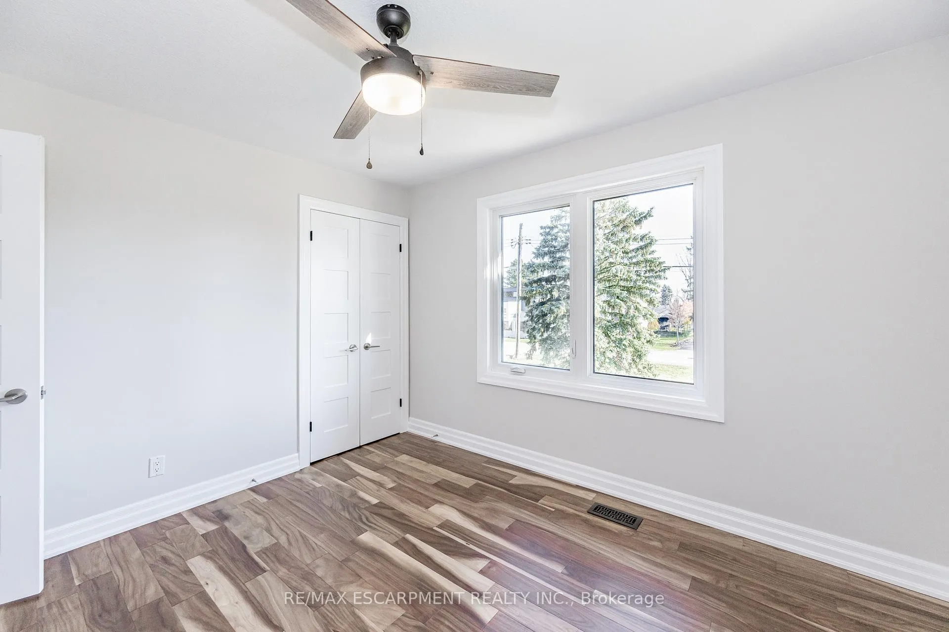 Photo 14 of 106 Overdale Avenue, Hamilton, Waterdown — HOMEH