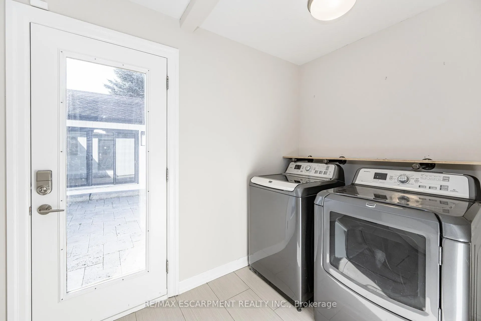 Photo 17 of 106 Overdale Avenue, Hamilton, Waterdown — HOMEH