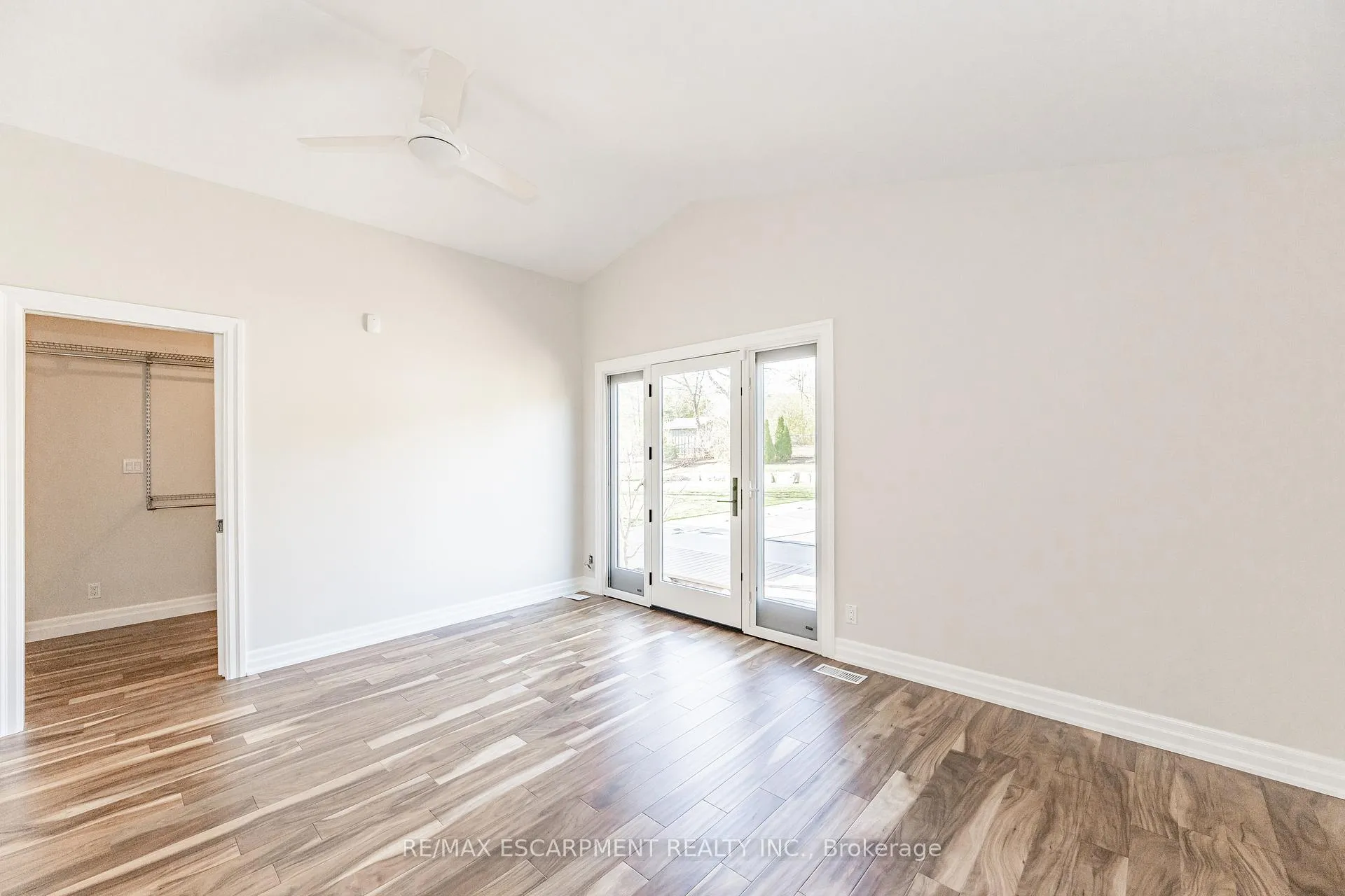 Photo 18 of 106 Overdale Avenue, Hamilton, Waterdown — HOMEH