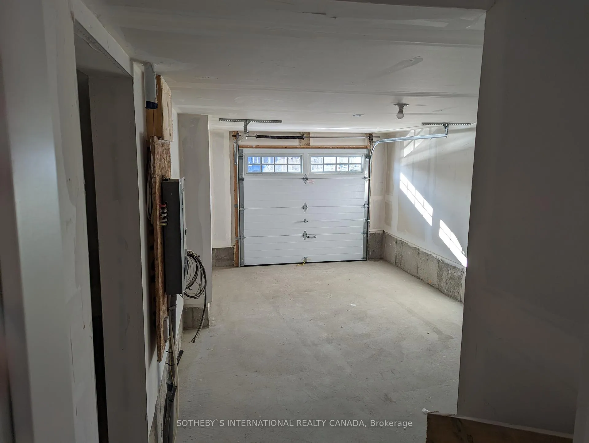 Photo 6 of 2609 Magdalen Path, Oshawa, Windfields — HOMEH