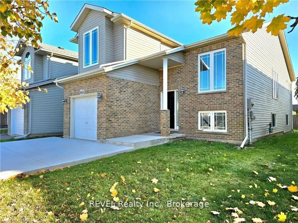 Photo 3 of 8414 Atack Court, Niagara Falls, Ascot — HOMEH