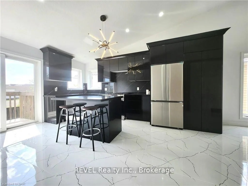 Photo 13 of 8414 Atack Court, Niagara Falls, Ascot — HOMEH