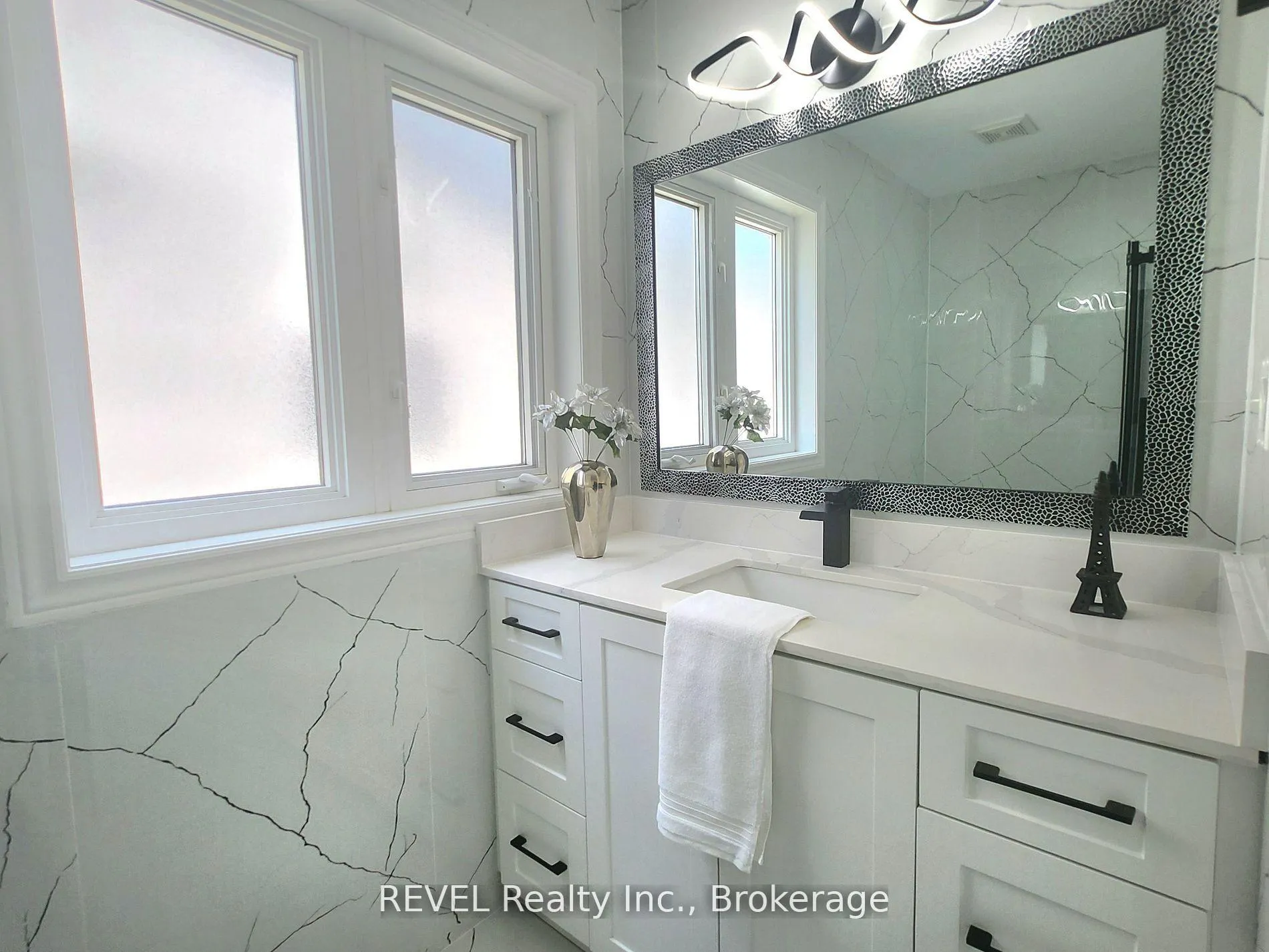 Photo 17 of 8414 Atack Court, Niagara Falls, Ascot — HOMEH