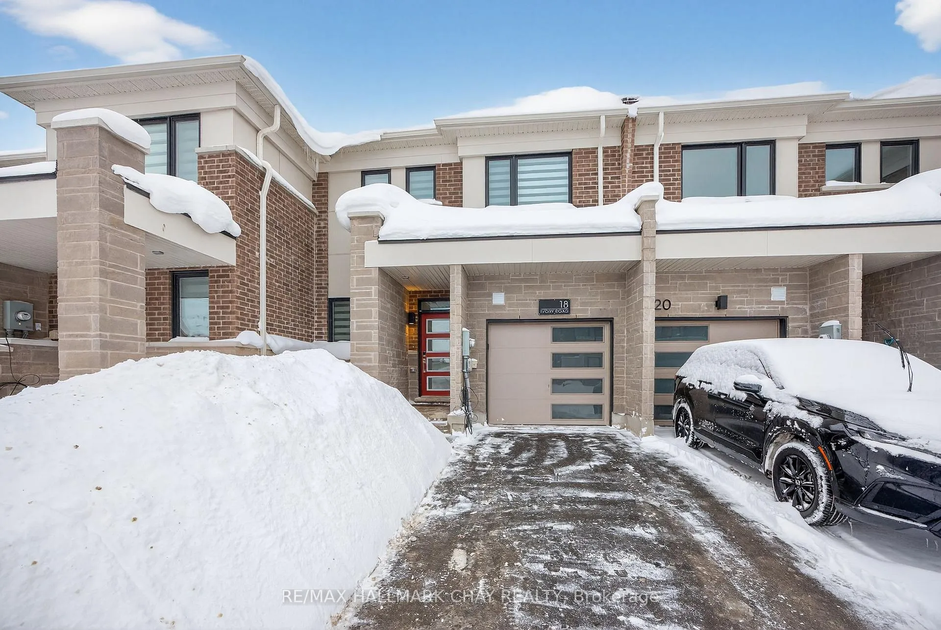 Photo 2 of 18 Ivory Road, Barrie, Rural Barrie Southeast — HOMEH