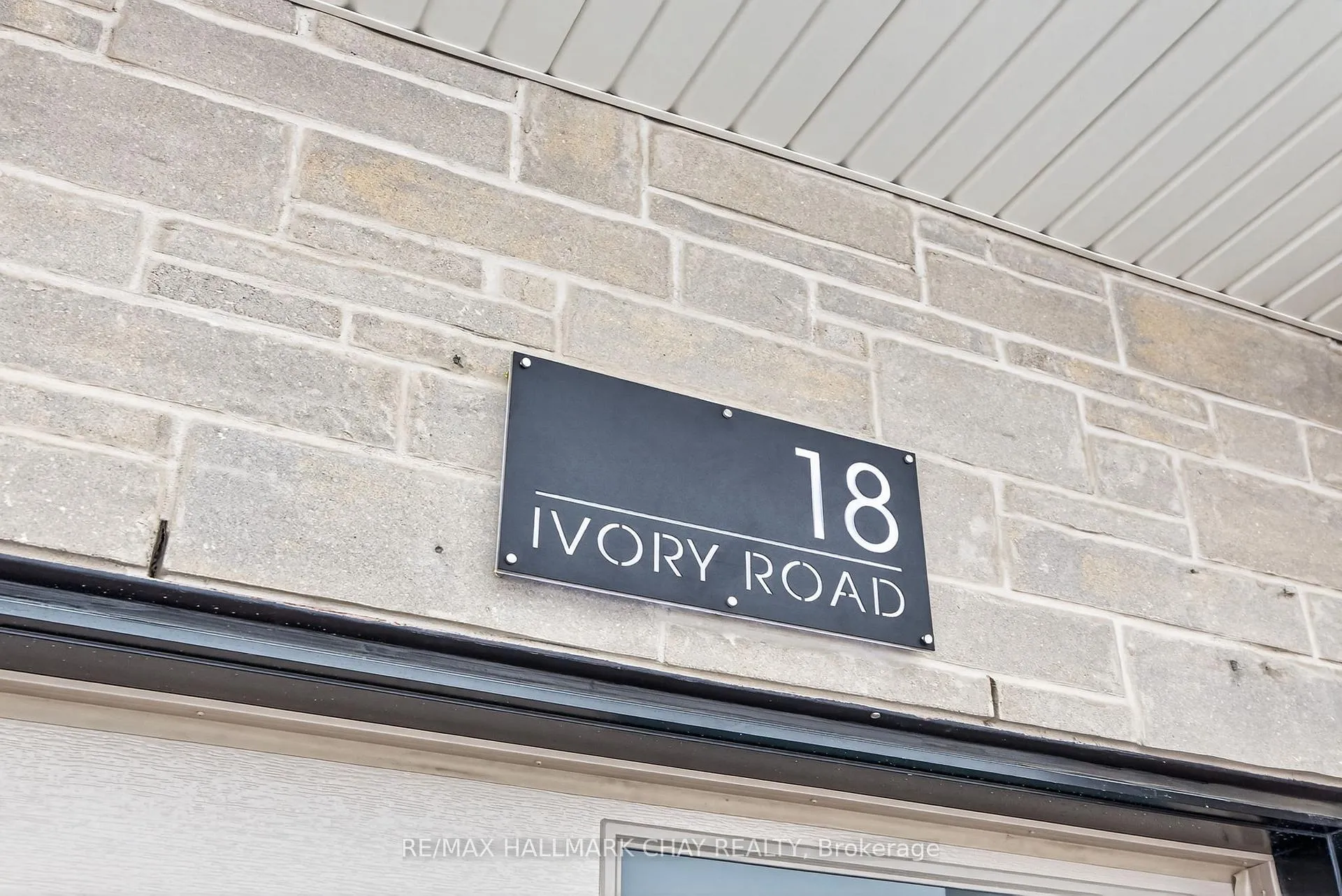Photo 3 of 18 Ivory Road, Barrie, Rural Barrie Southeast — HOMEH