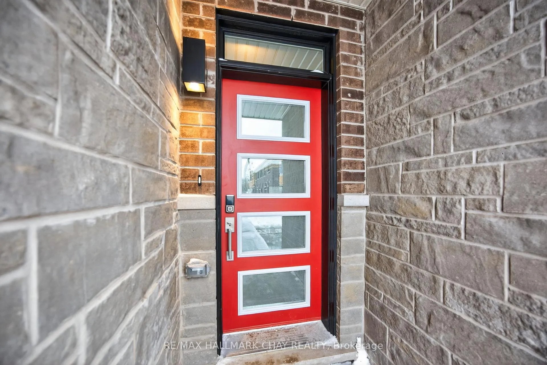 Photo 4 of 18 Ivory Road, Barrie, Rural Barrie Southeast — HOMEH