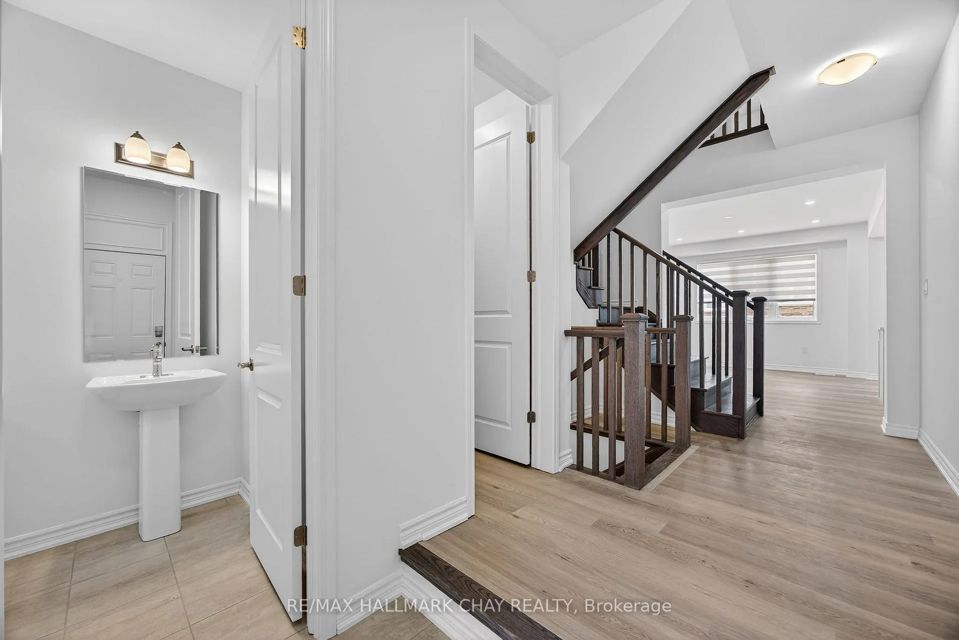 Photo 5 of 18 Ivory Road, Barrie, Rural Barrie Southeast — HOMEH