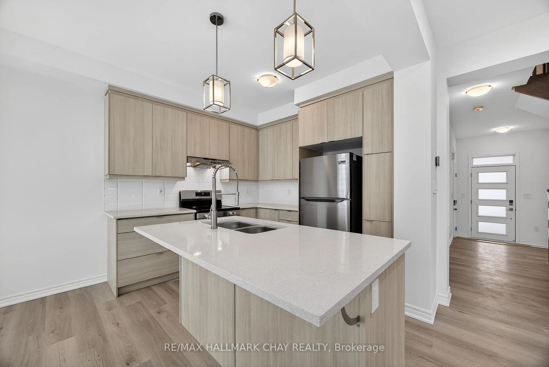 Photo 7 of 18 Ivory Road, Barrie, Rural Barrie Southeast — HOMEH