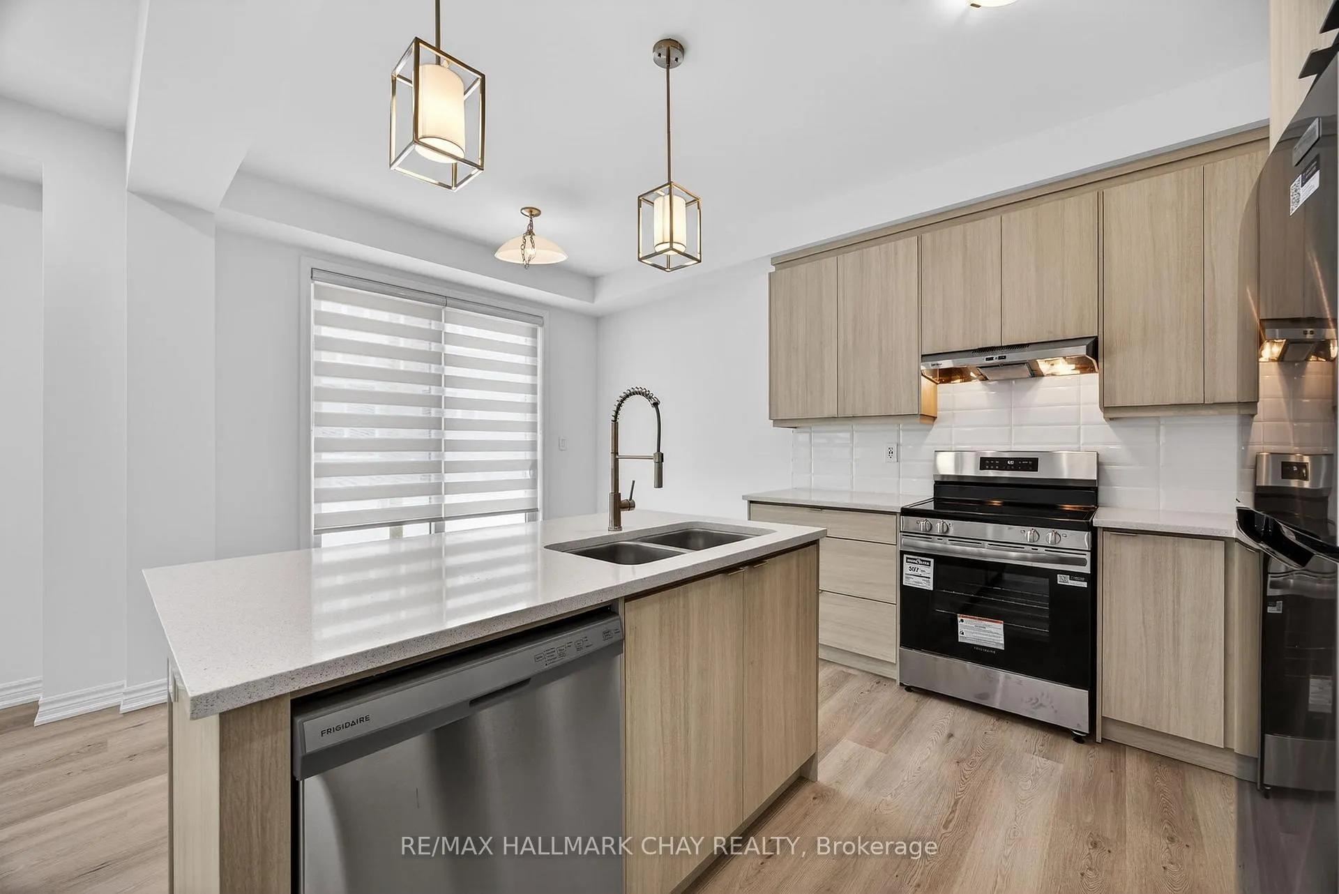 Photo 9 of 18 Ivory Road, Barrie, Rural Barrie Southeast — HOMEH