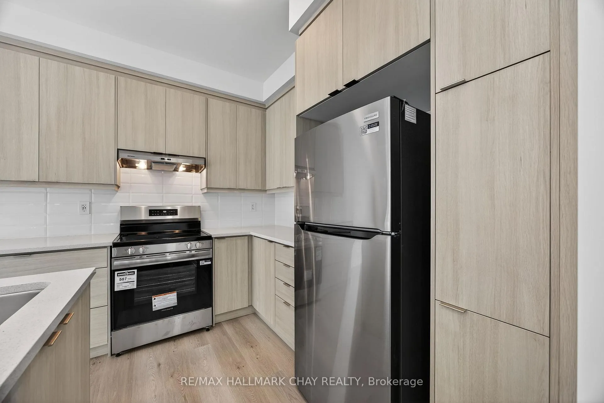 Photo 10 of 18 Ivory Road, Barrie, Rural Barrie Southeast — HOMEH