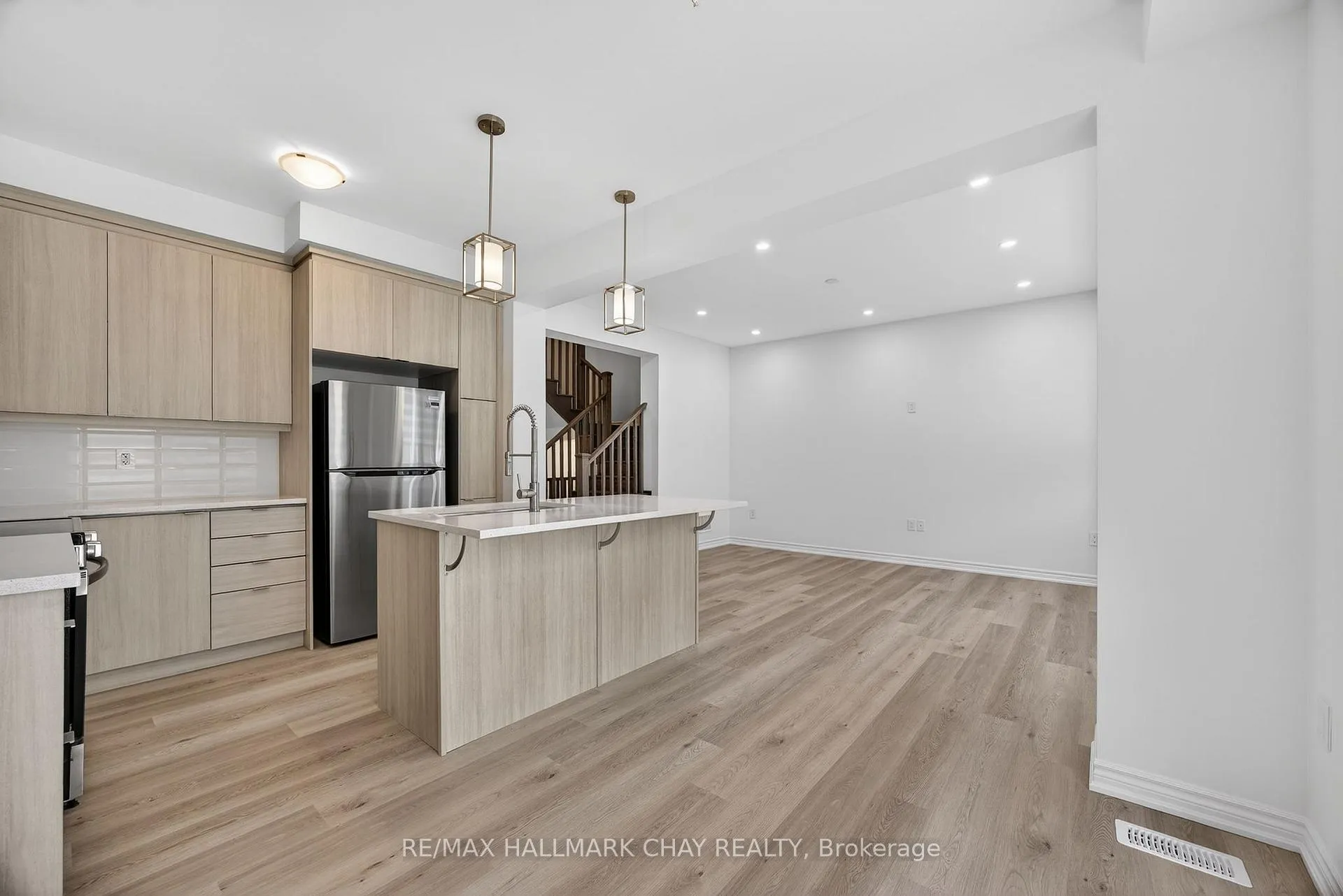Photo 16 of 18 Ivory Road, Barrie, Rural Barrie Southeast — HOMEH