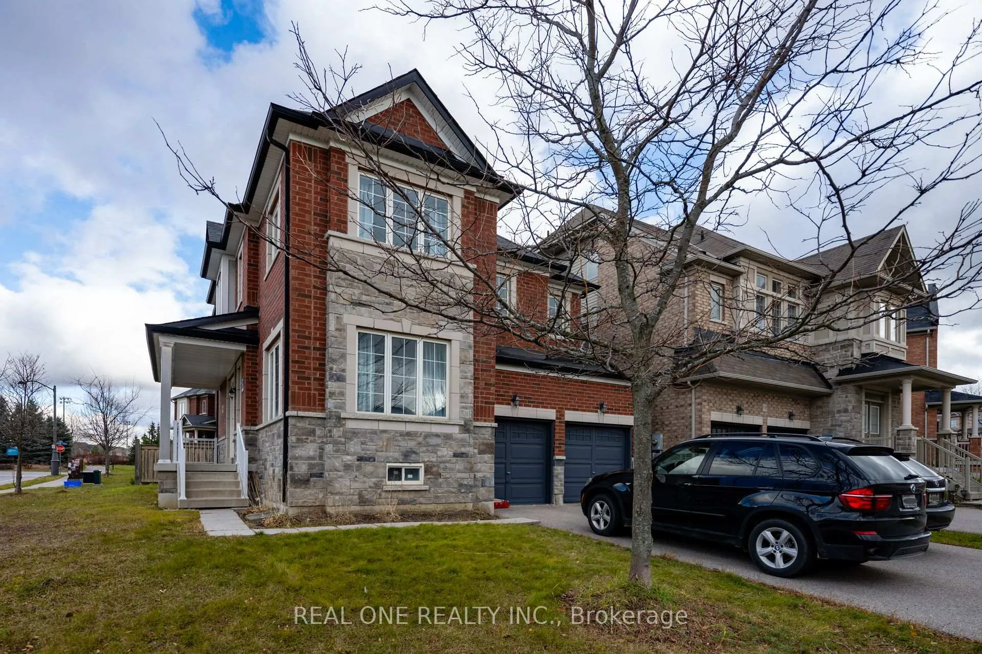 Front of 1136 Cenotaph Boulevard