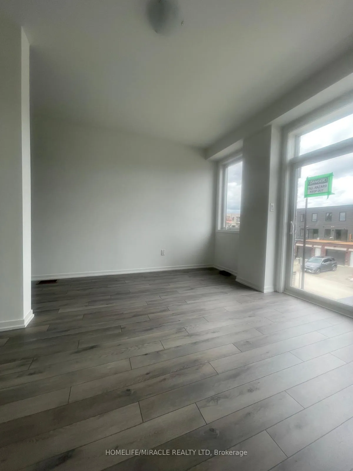 Photo 2 of 203 Monarch Avenue, Ajax, South West — HOMEH