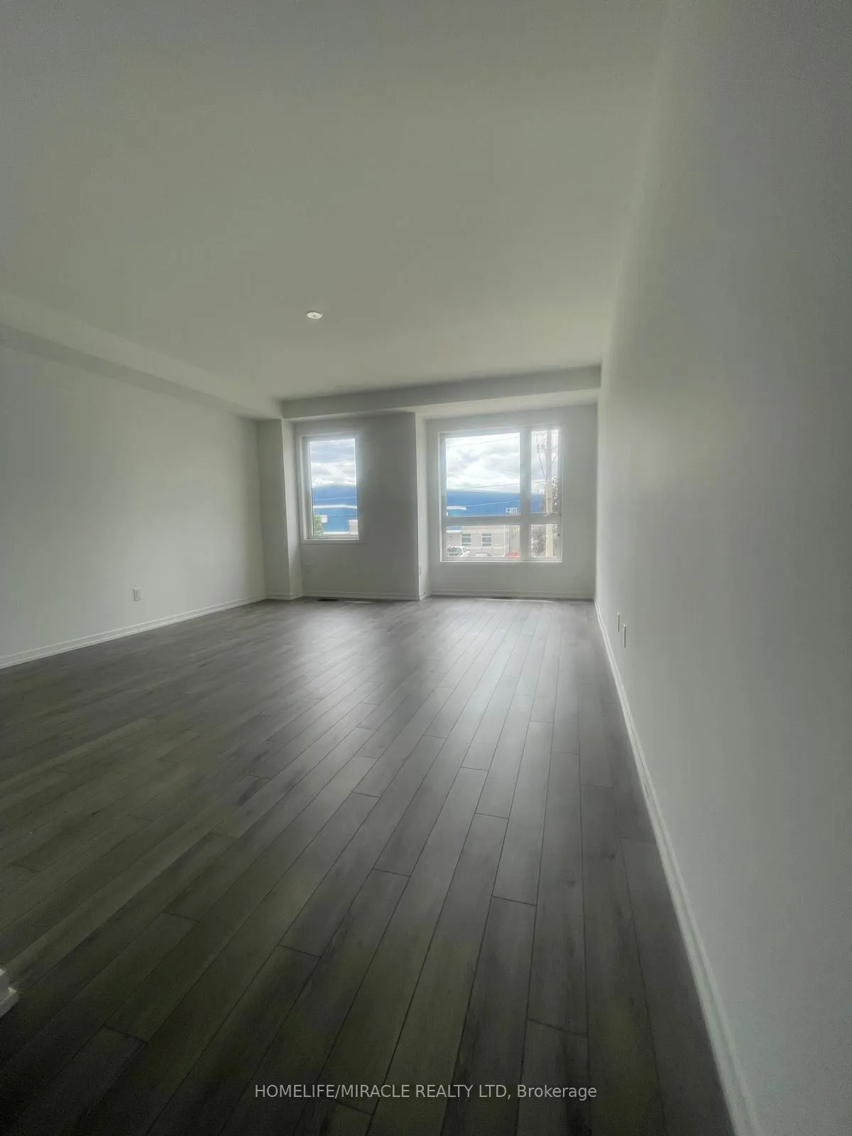 Photo 4 of 203 Monarch Avenue, Ajax, South West — HOMEH