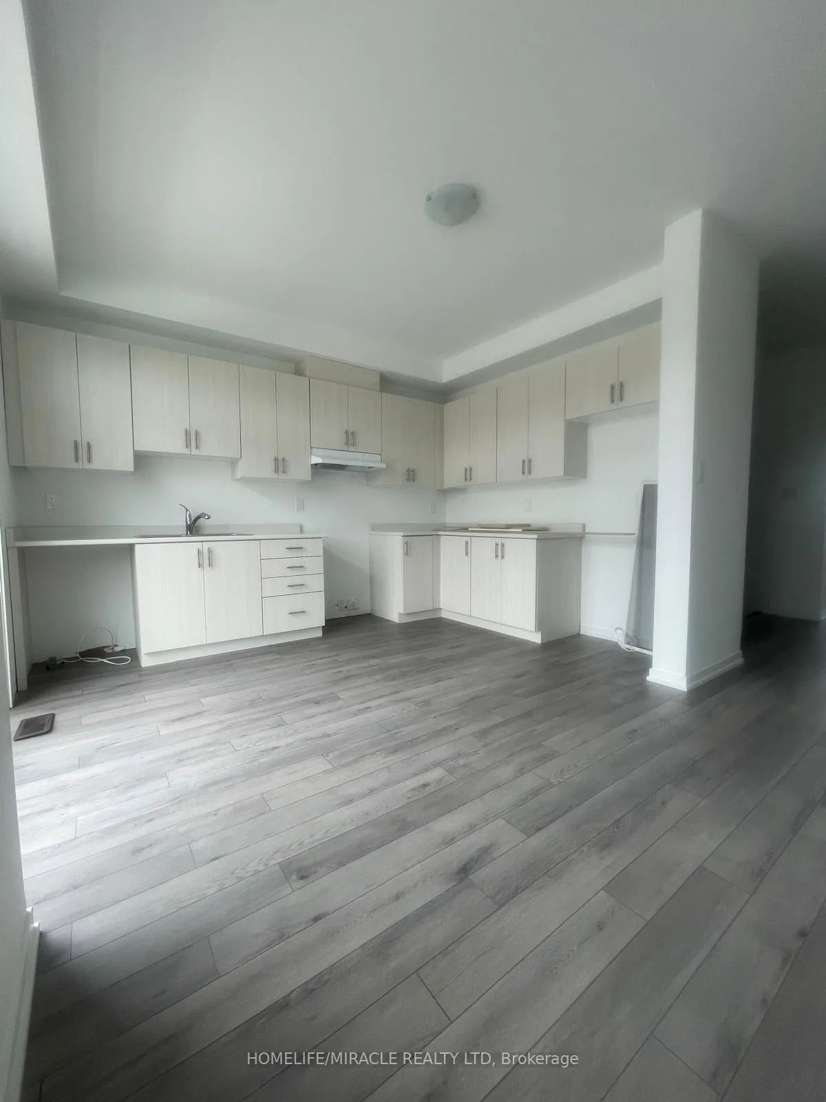 Photo 5 of 203 Monarch Avenue, Ajax, South West — HOMEH