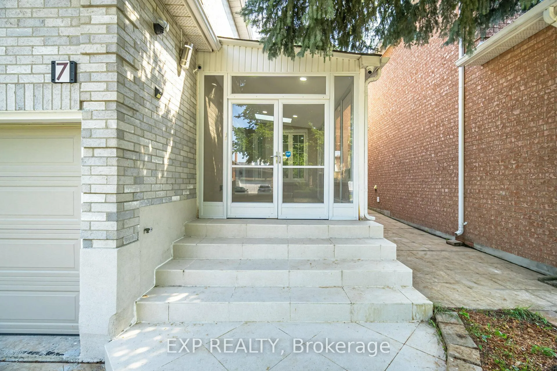 Photo 2 of 7 Glenbury Drive, Vaughan, Brownridge — HOMEH