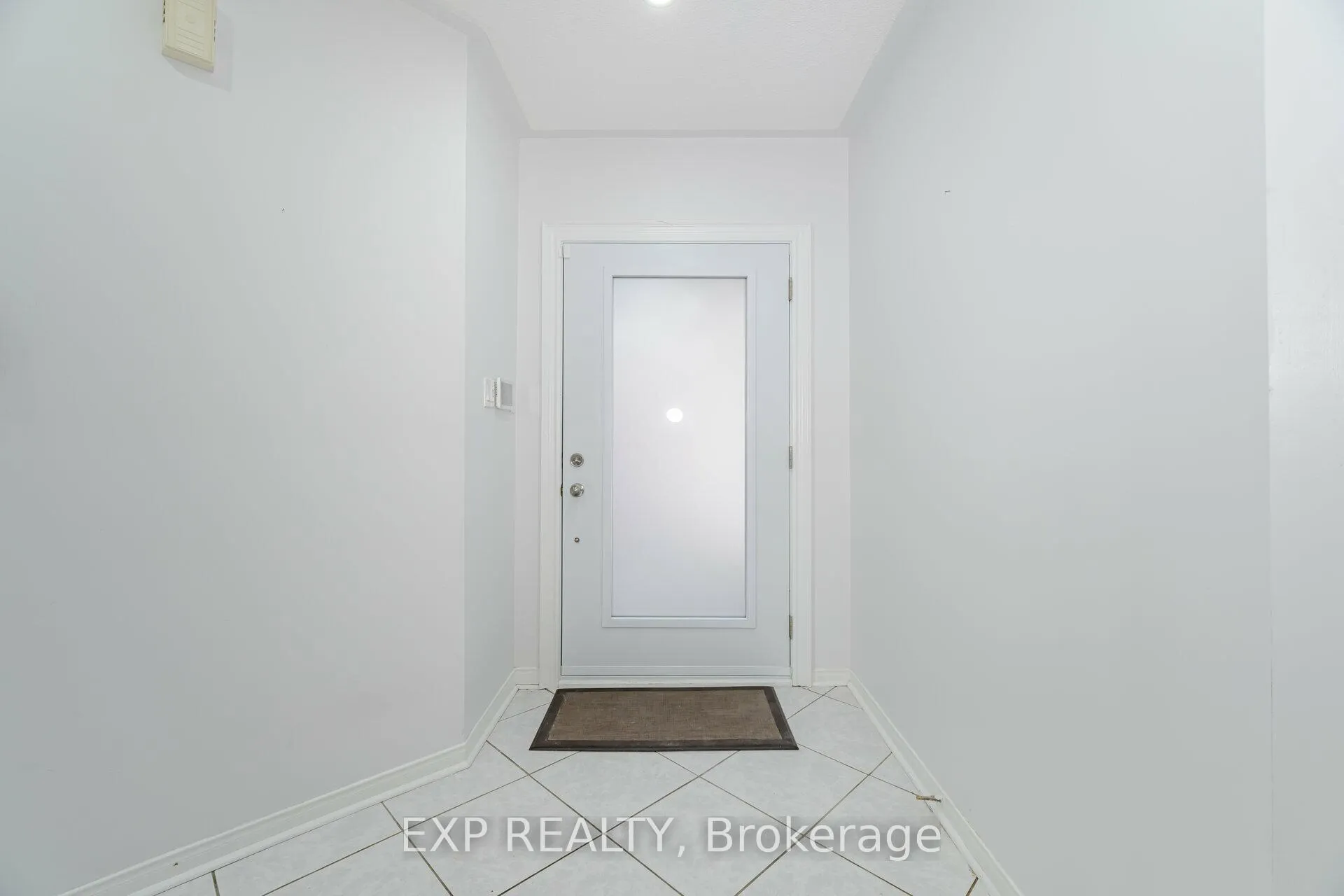 Photo 4 of 7 Glenbury Drive, Vaughan, Brownridge — HOMEH