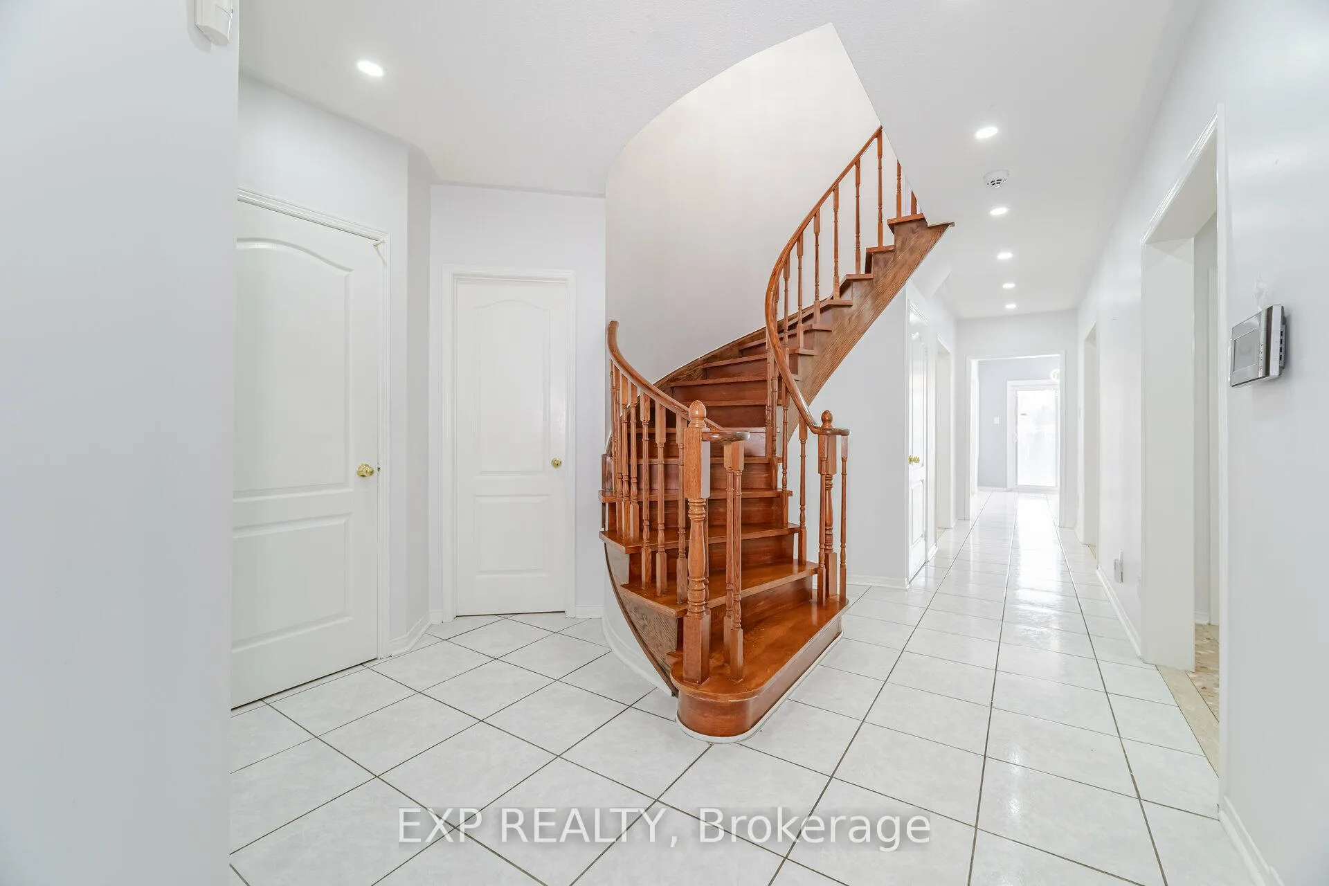 Photo 5 of 7 Glenbury Drive, Vaughan, Brownridge — HOMEH