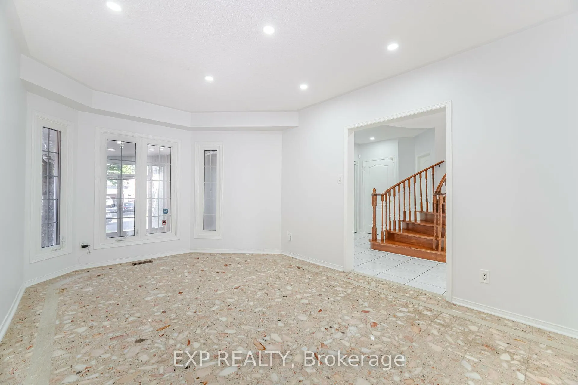 Photo 6 of 7 Glenbury Drive, Vaughan, Brownridge — HOMEH