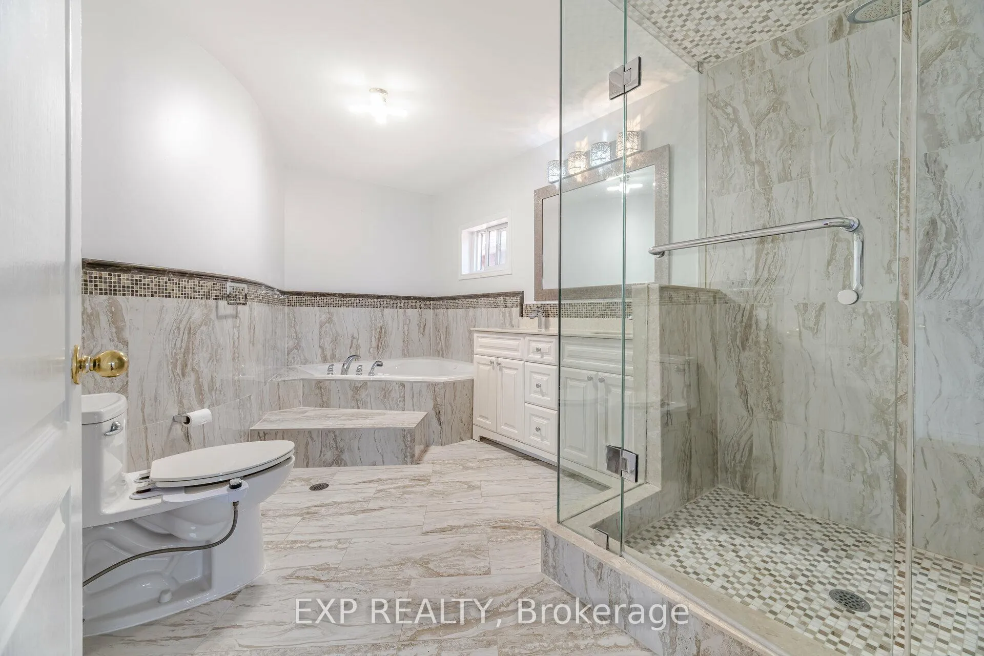 Photo 17 of 7 Glenbury Drive, Vaughan, Brownridge — HOMEH