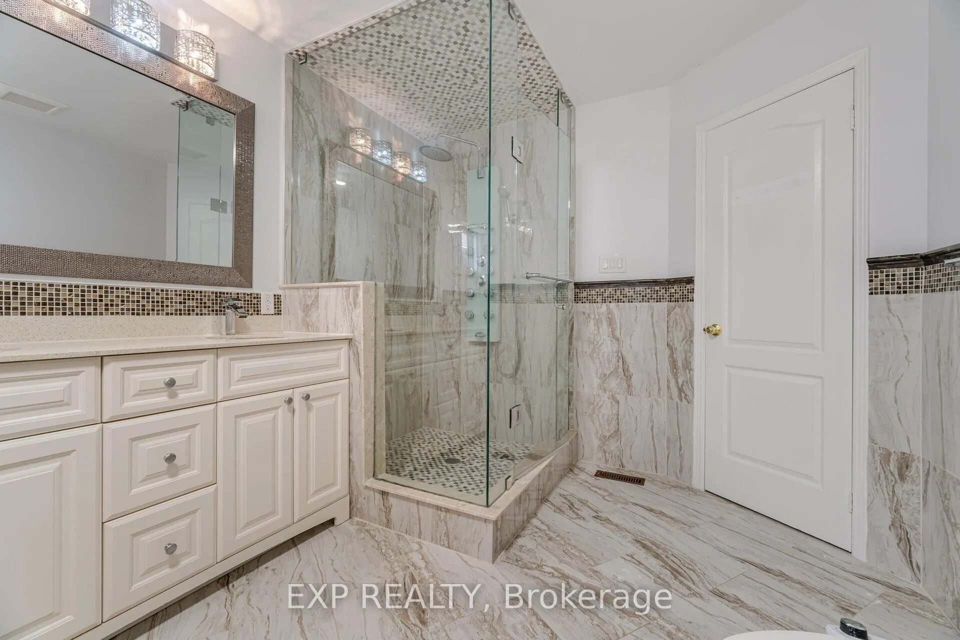 Photo 18 of 7 Glenbury Drive, Vaughan, Brownridge — HOMEH